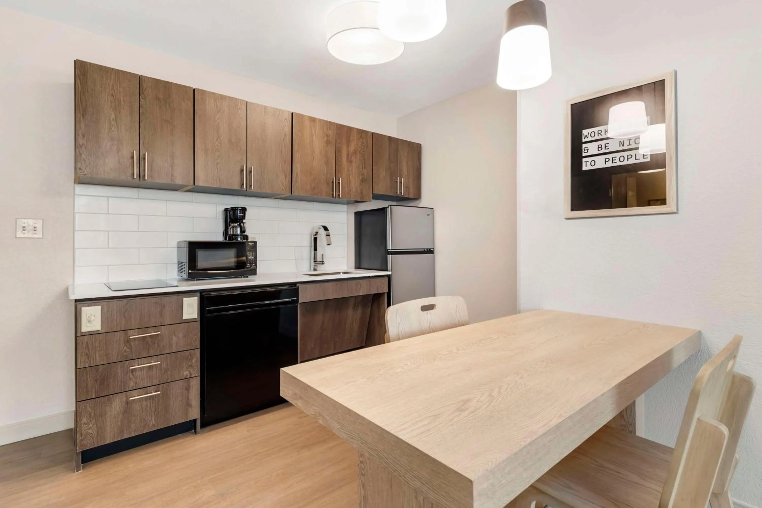 Kitchen or kitchenette in Sonesta Simply Suites Baltimore BWI Airport