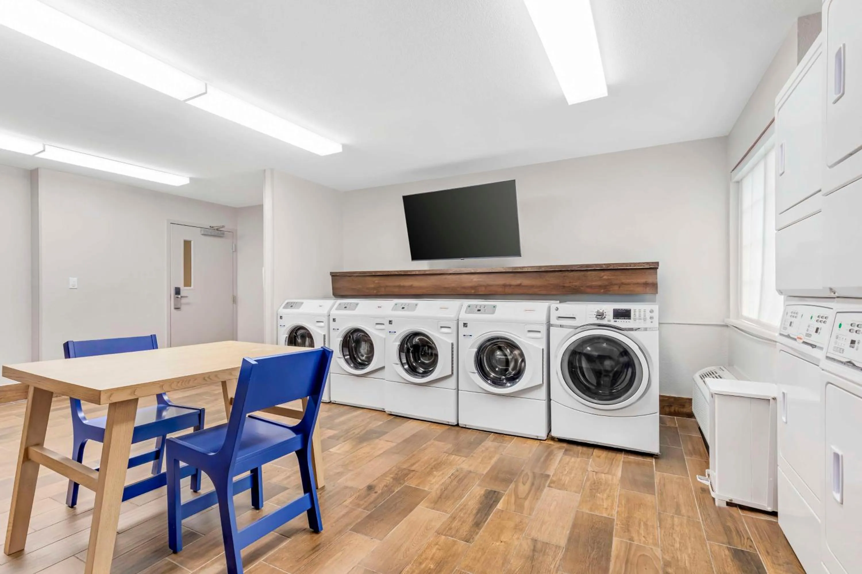 laundry in Sonesta Simply Suites Baltimore BWI Airport