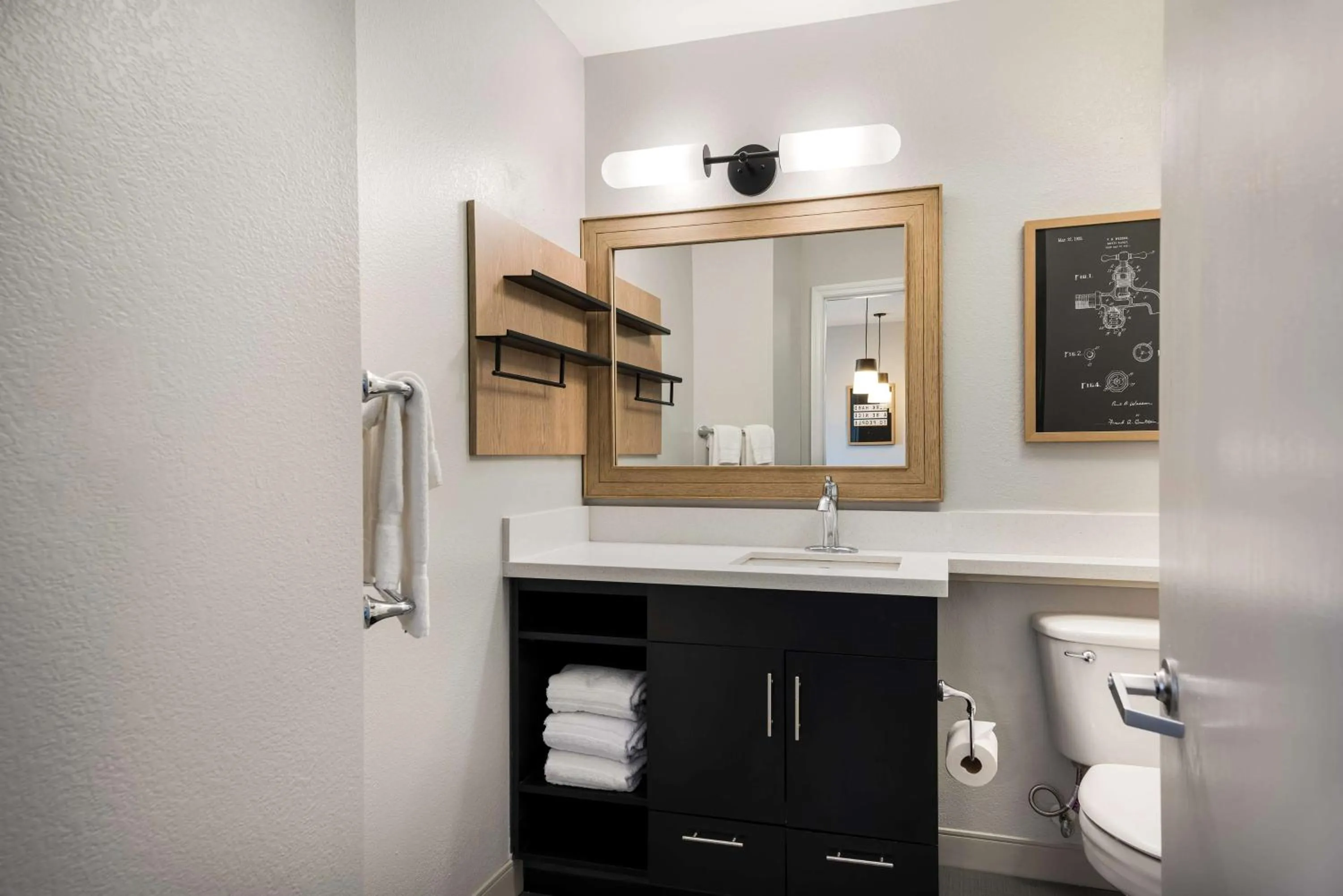 Bathroom in Sonesta Simply Suites Baltimore BWI Airport