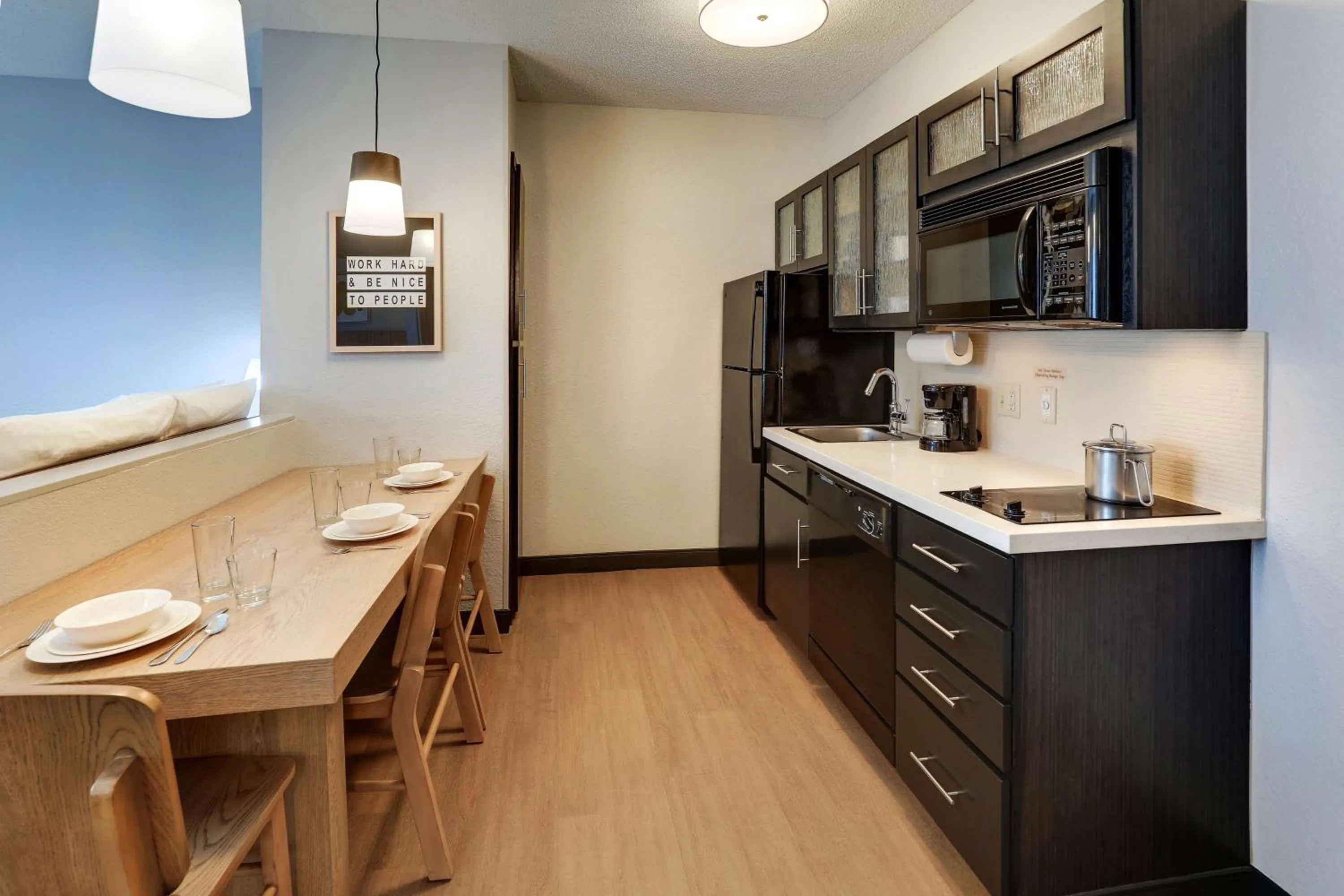 Kitchen or kitchenette in Sonesta Simply Suites Baltimore BWI Airport