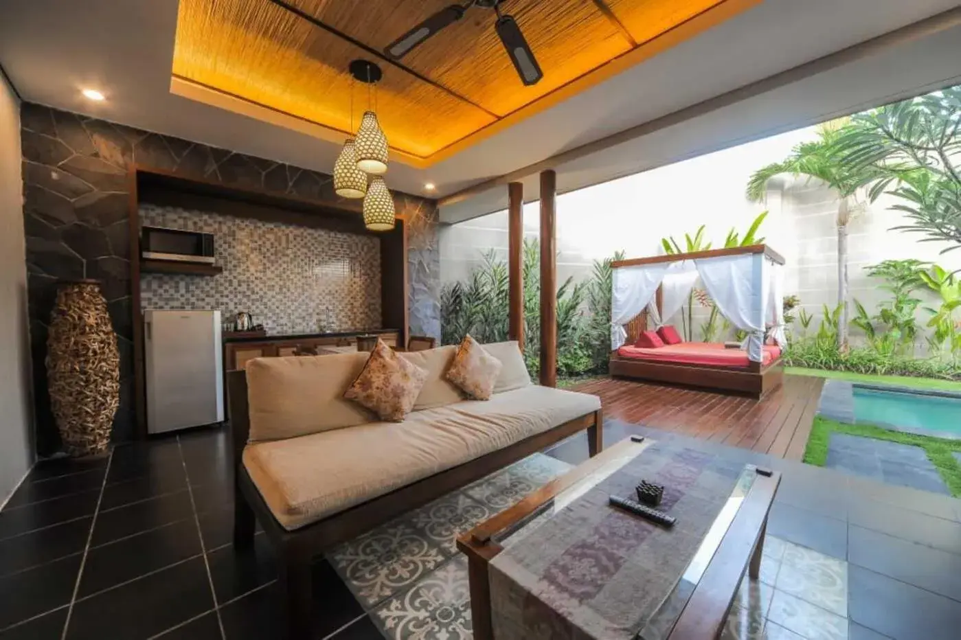 Living room in Gaing Mas Jimbaran Villas by Gaing Mas Group Living room in Gaing Mas Jimbaran Villas by Gaing Mas Group