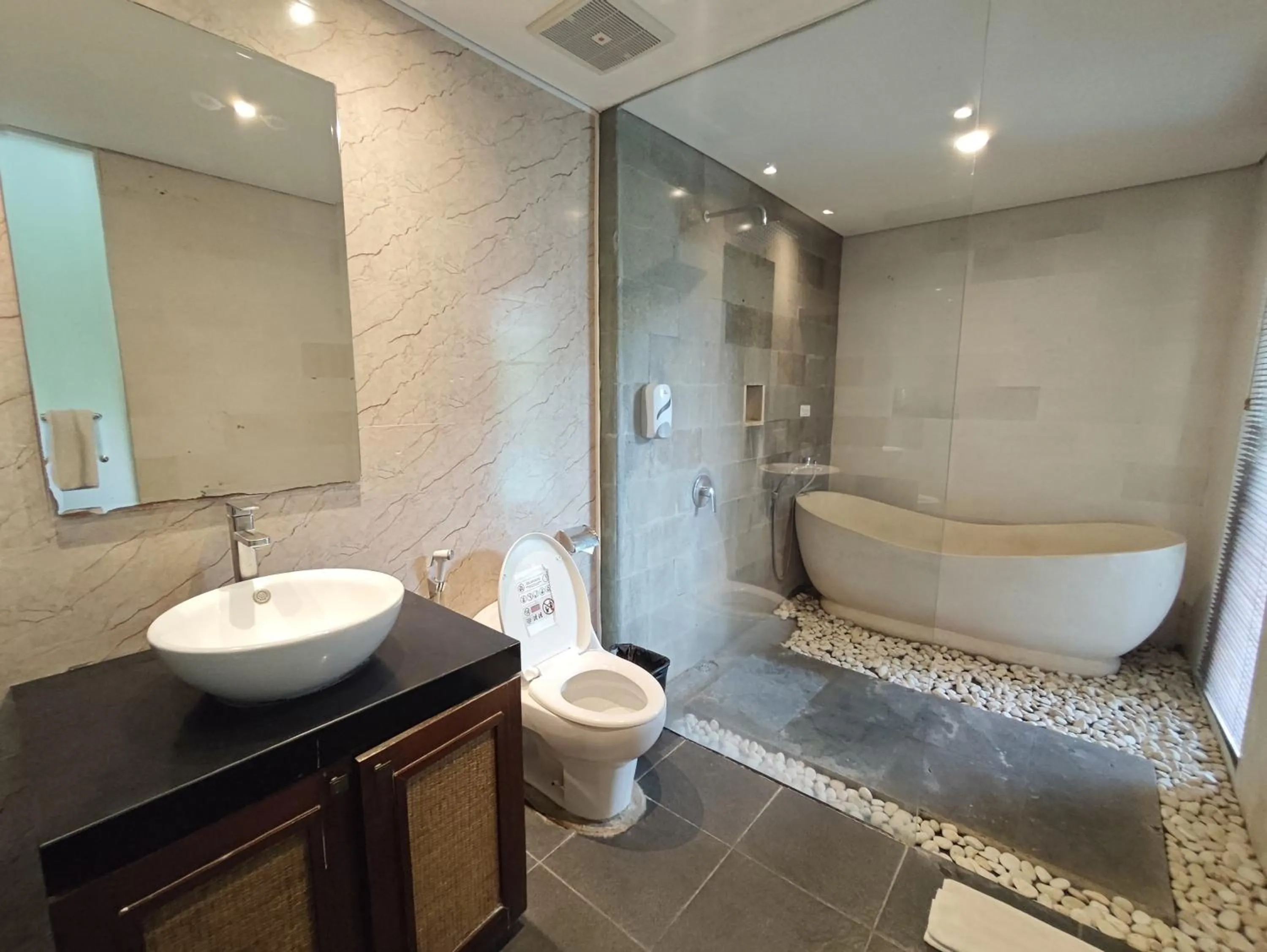 Bathroom in Gaing Mas Jimbaran Villas by Gaing Mas Group