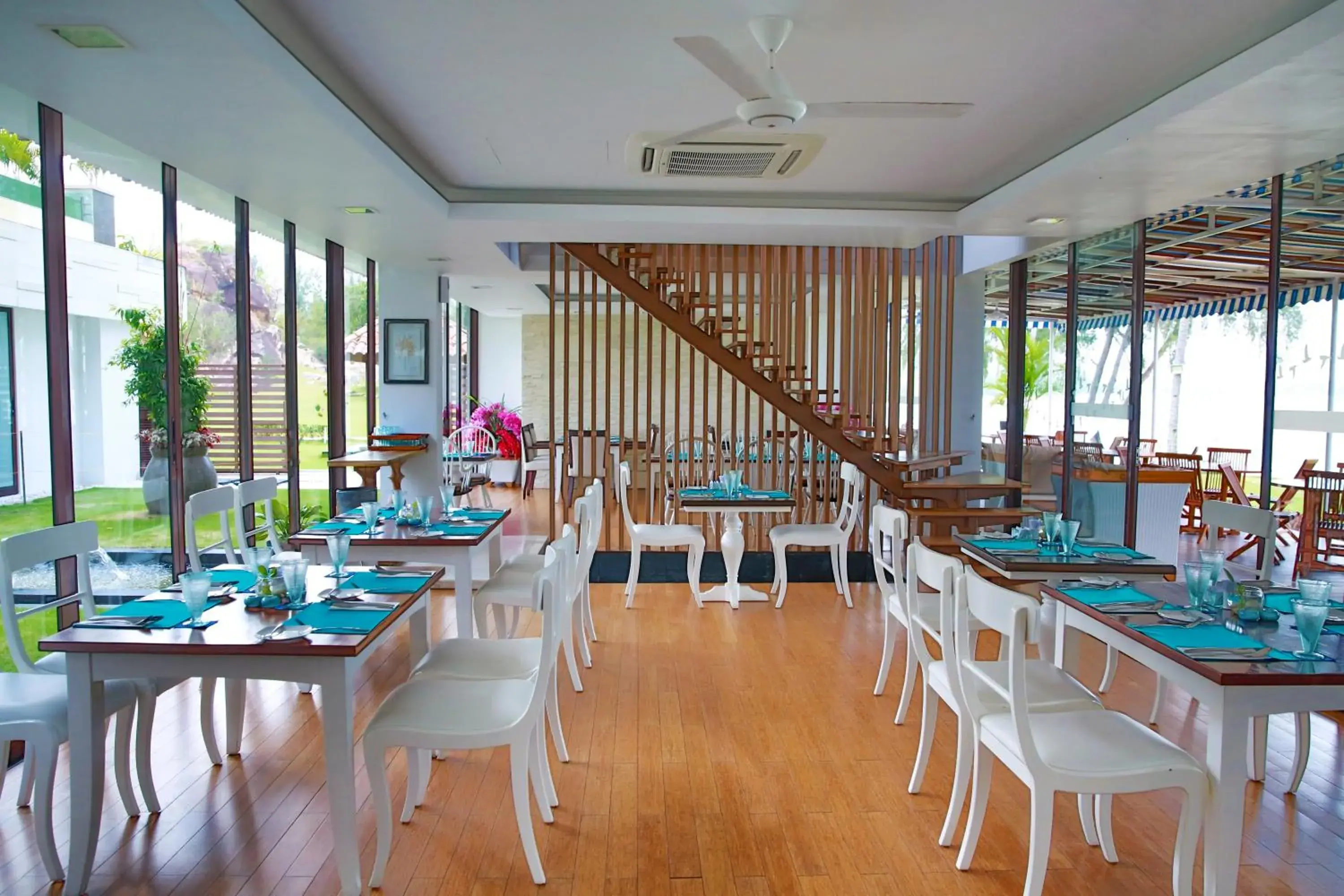 Restaurant/places to eat in Pantai Indah Lagoi Bintan Restaurant/places to eat in Pantai Indah Lagoi Bintan