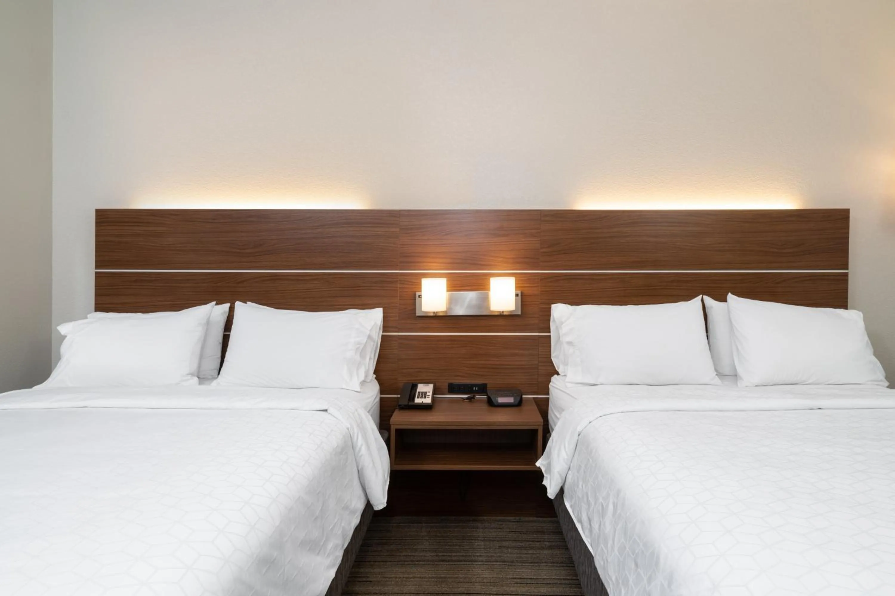 Photo of the whole room, Bed in Holiday Inn Express Hotel & Suites Talladega by IHG