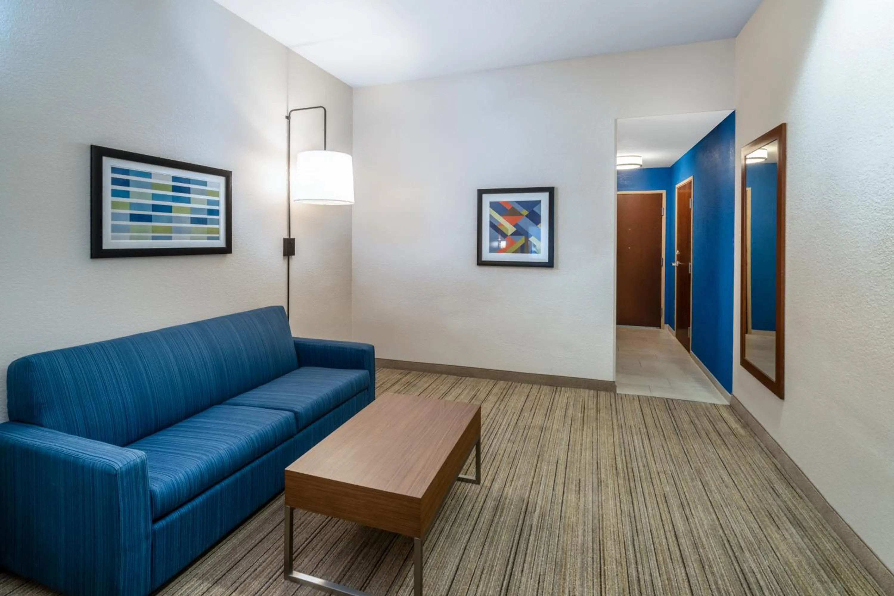 Seating area in Holiday Inn Express Hotel & Suites Talladega by IHG