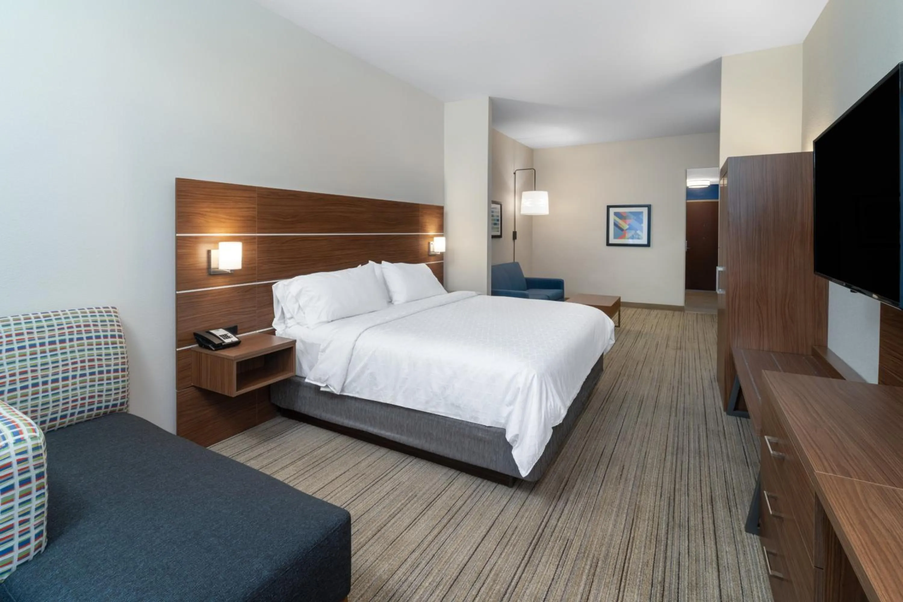 Photo of the whole room, Bed in Holiday Inn Express Hotel & Suites Talladega by IHG