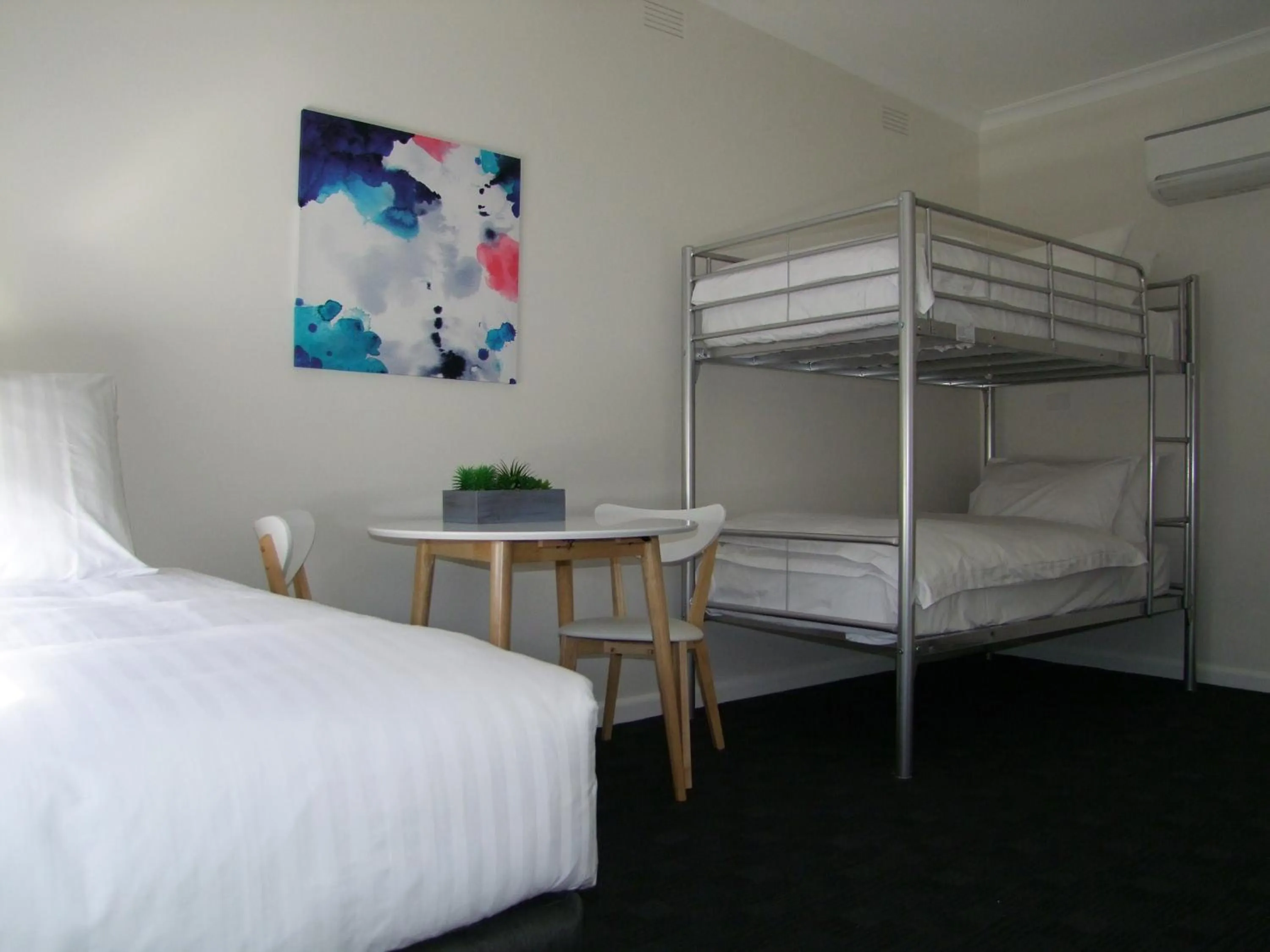 Photo of the whole room, Bed in Corryong Hotel Motel