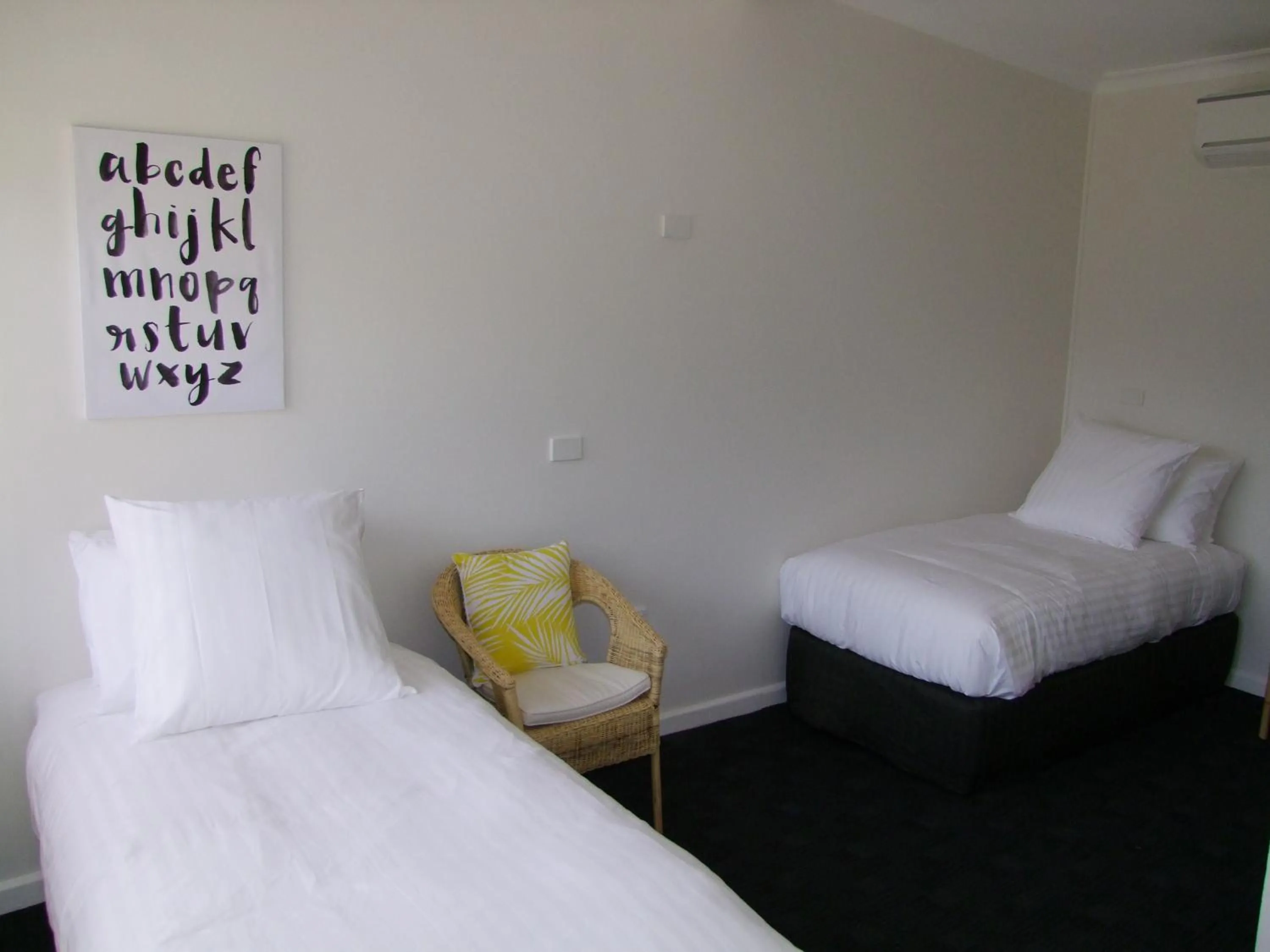Photo of the whole room, Bed in Corryong Hotel Motel