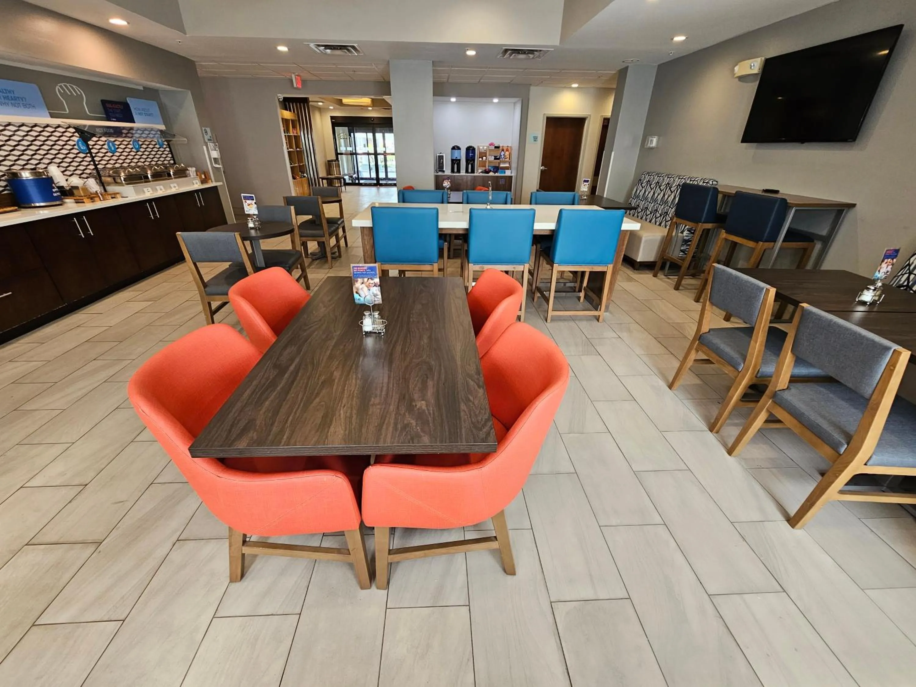 Breakfast in Holiday Inn Express Hotel & Suites Cincinnati-Blue Ash by IHG