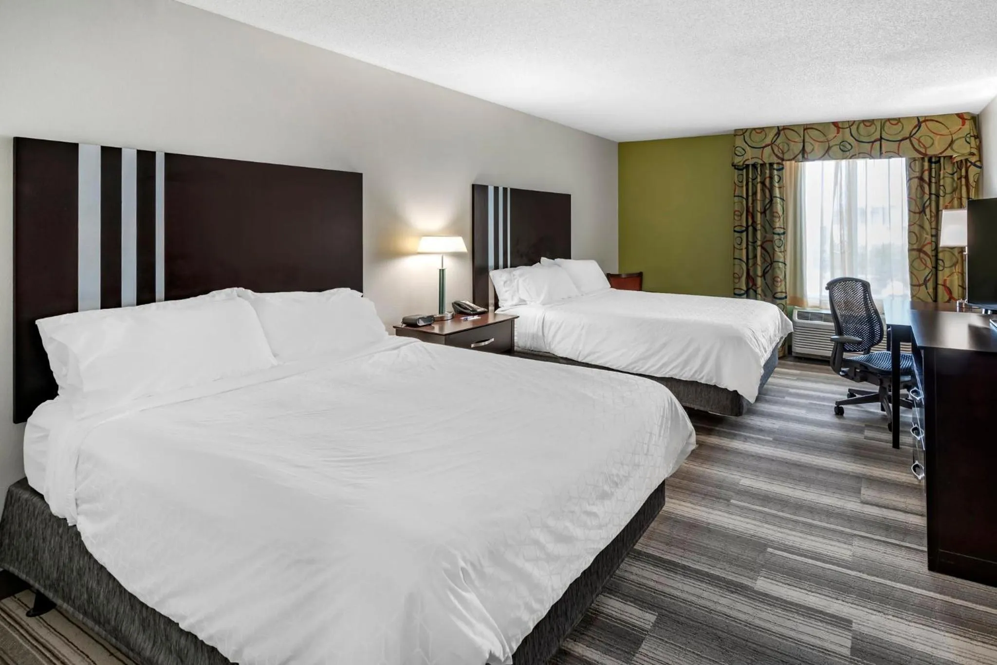 Photo of the whole room, Bed in Holiday Inn Express Hotel & Suites Cincinnati-Blue Ash by IHG