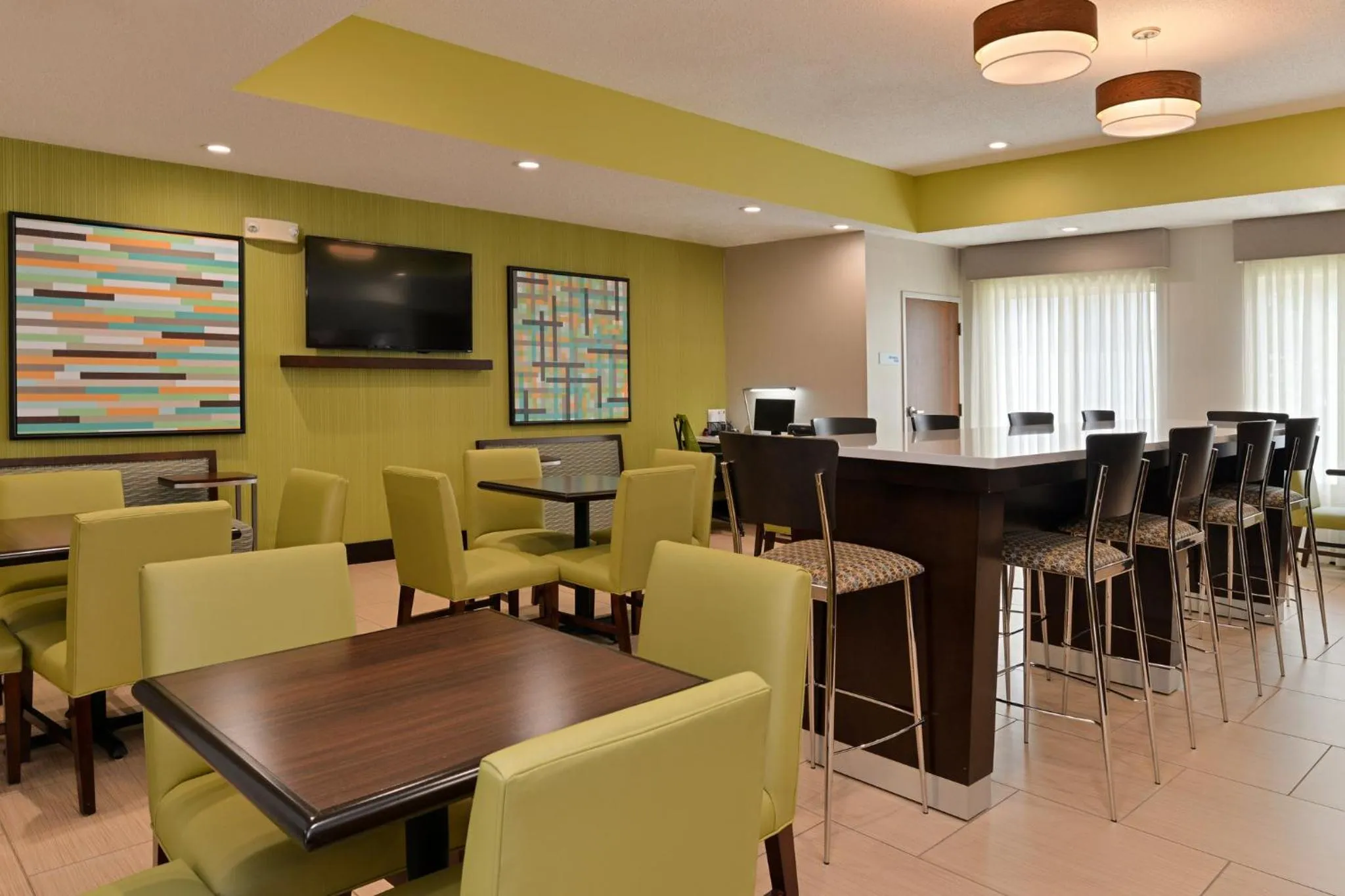 Restaurant/places to eat in Holiday Inn Express Hotel & Suites Cincinnati-Blue Ash by IHG