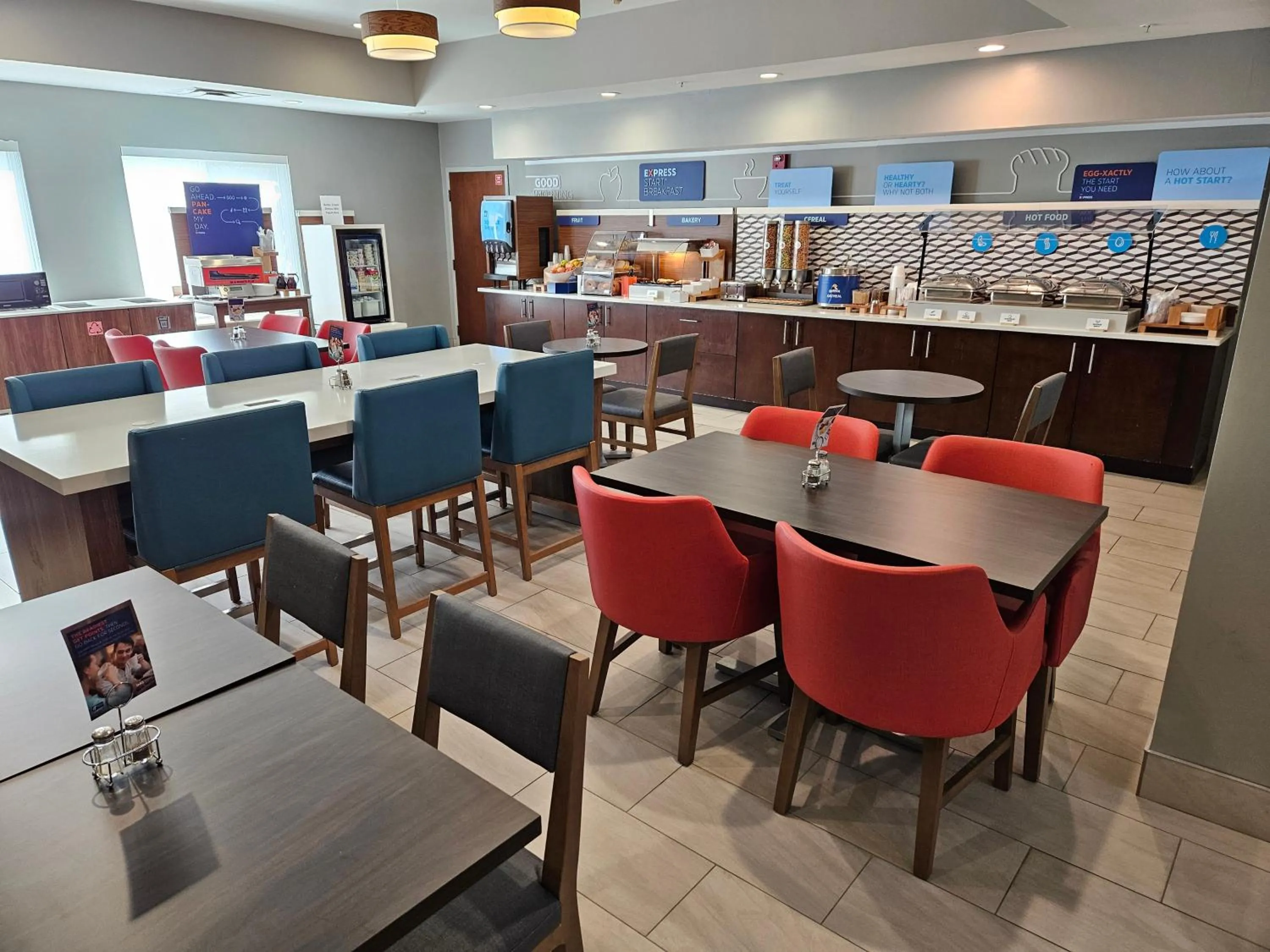 Breakfast in Holiday Inn Express Hotel & Suites Cincinnati-Blue Ash by IHG