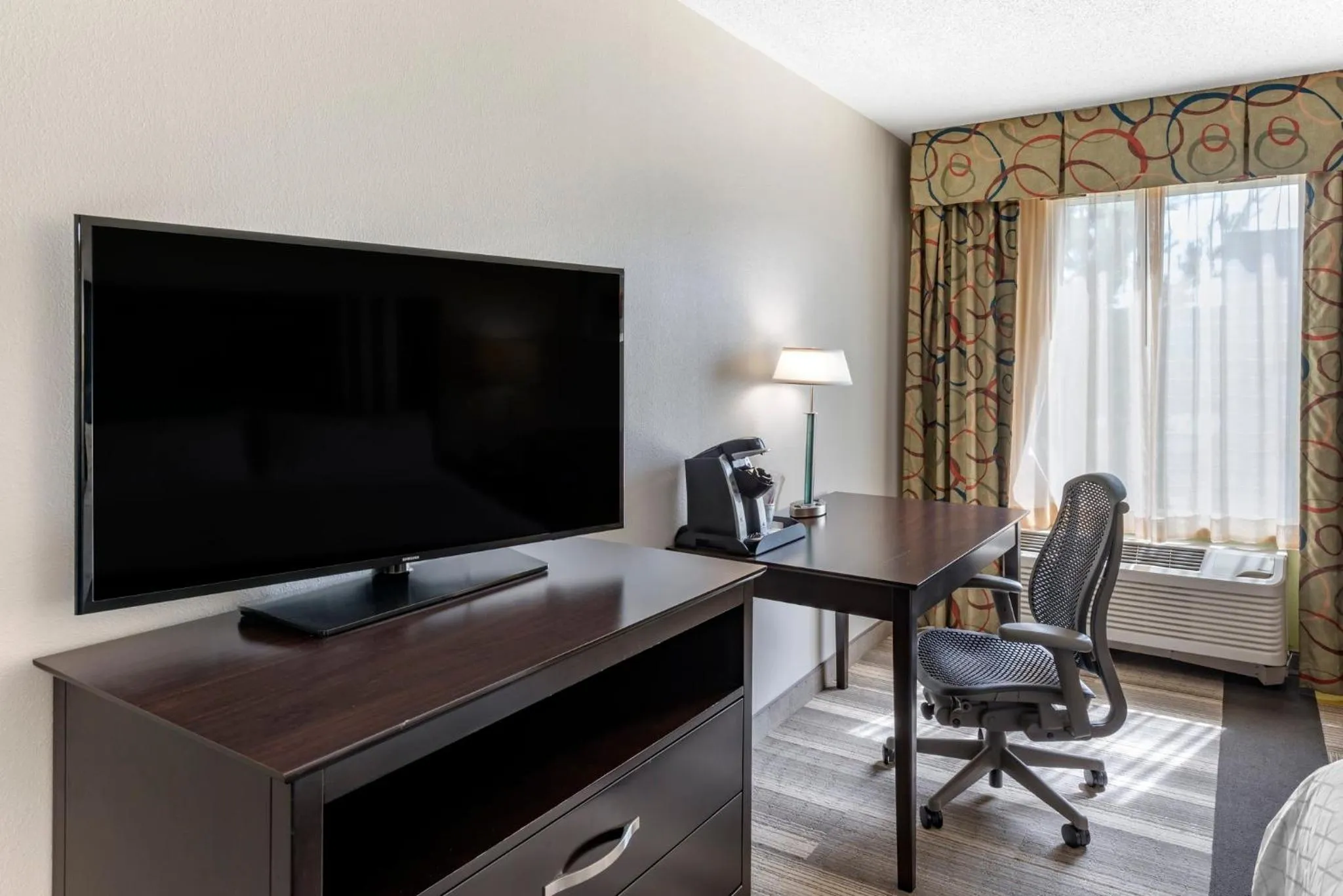 Bedroom in Holiday Inn Express Hotel & Suites Cincinnati-Blue Ash by IHG
