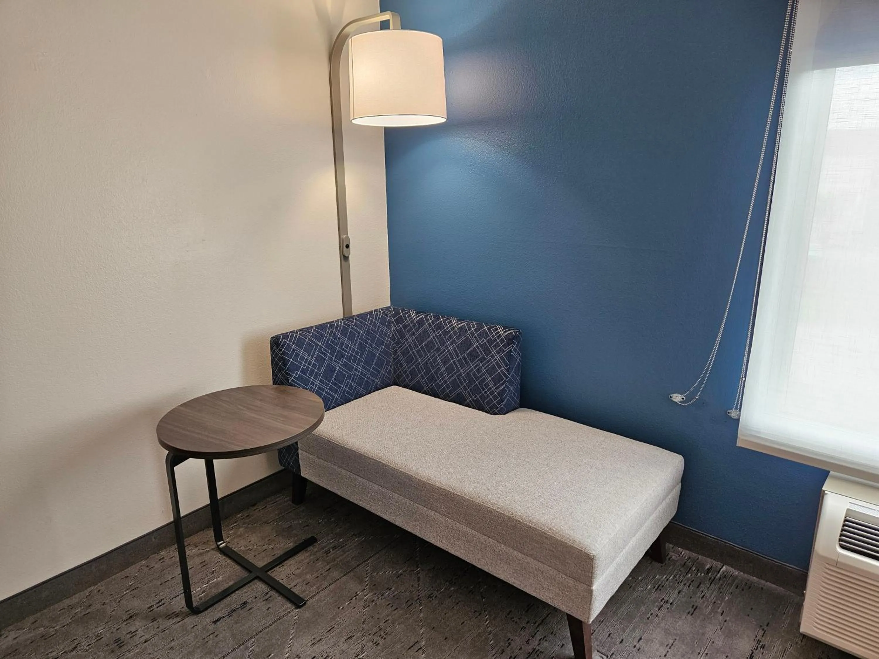 Photo of the whole room, Bed in Holiday Inn Express Hotel & Suites Cincinnati-Blue Ash by IHG