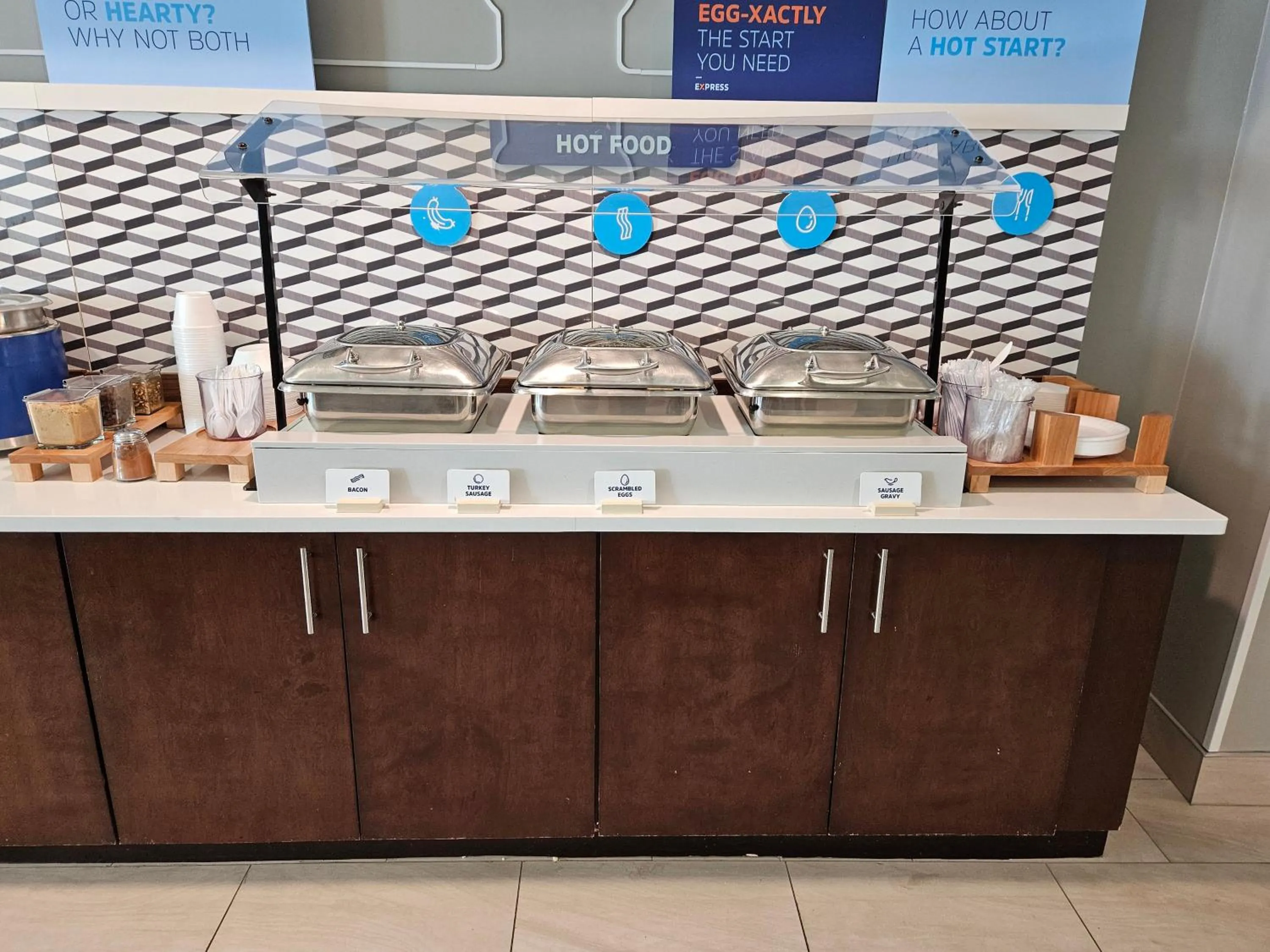 Breakfast in Holiday Inn Express Hotel & Suites Cincinnati-Blue Ash by IHG