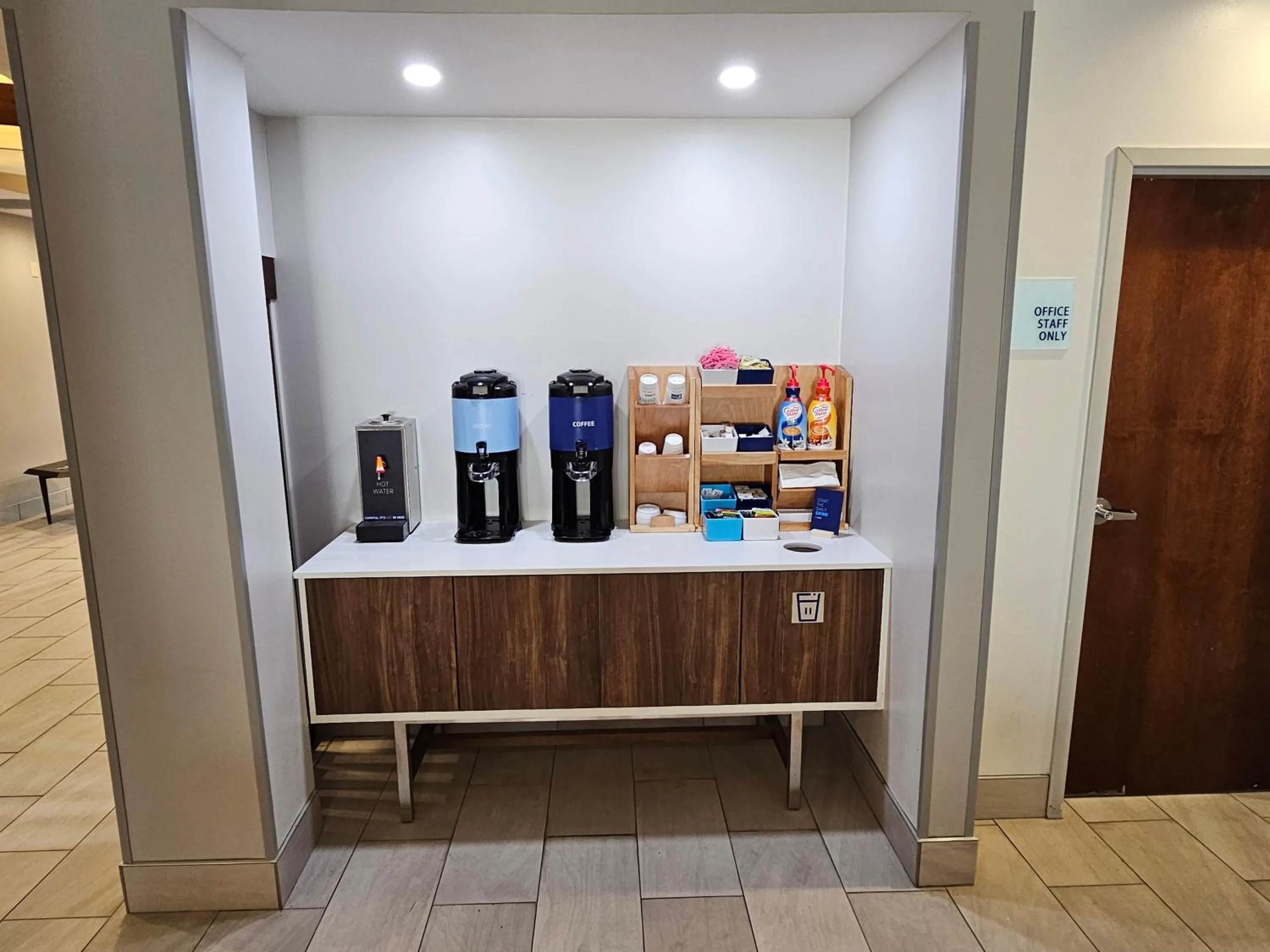 Bedroom in Holiday Inn Express Hotel & Suites Cincinnati-Blue Ash by IHG