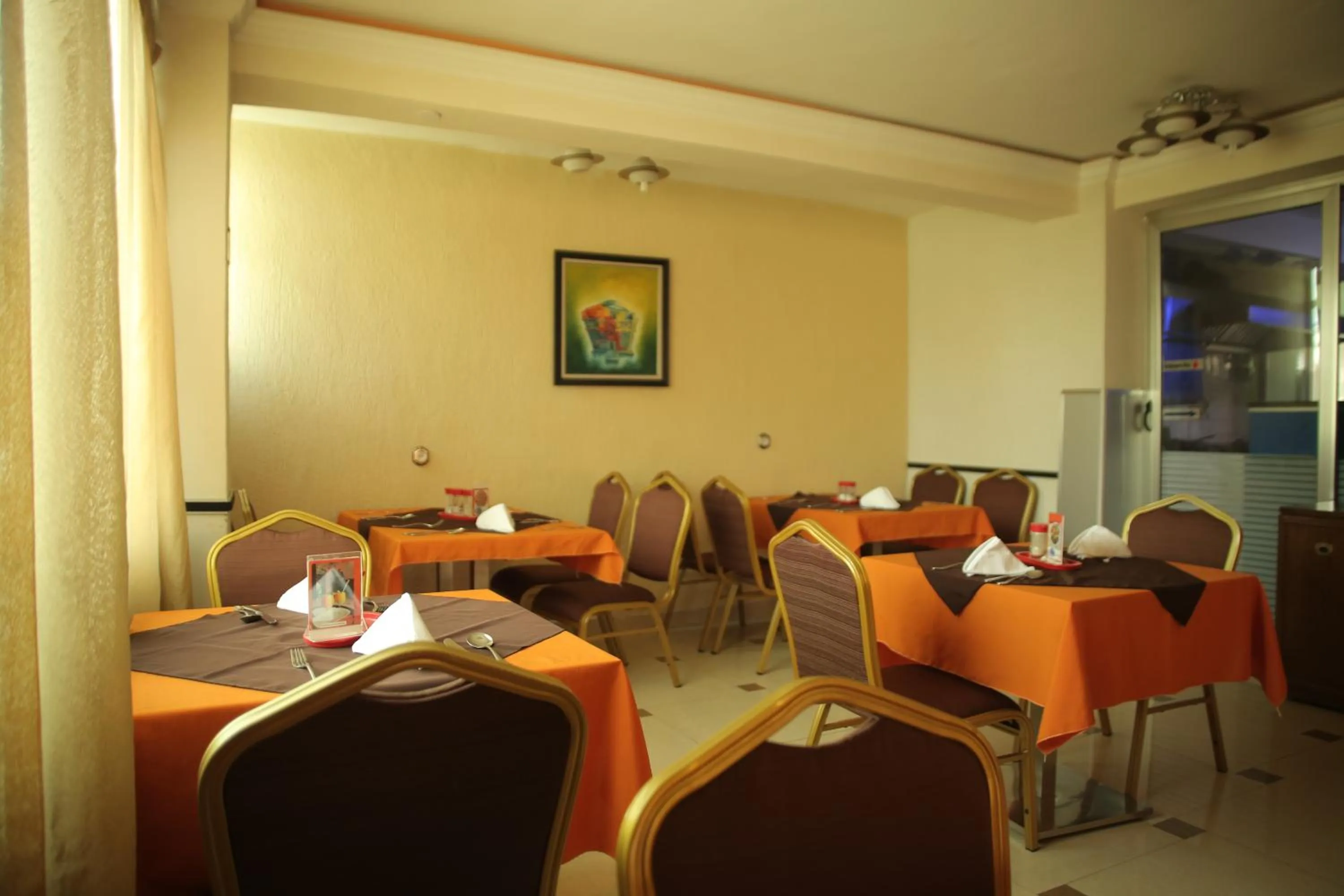 Restaurant/places to eat in C Fun Addis Hotel