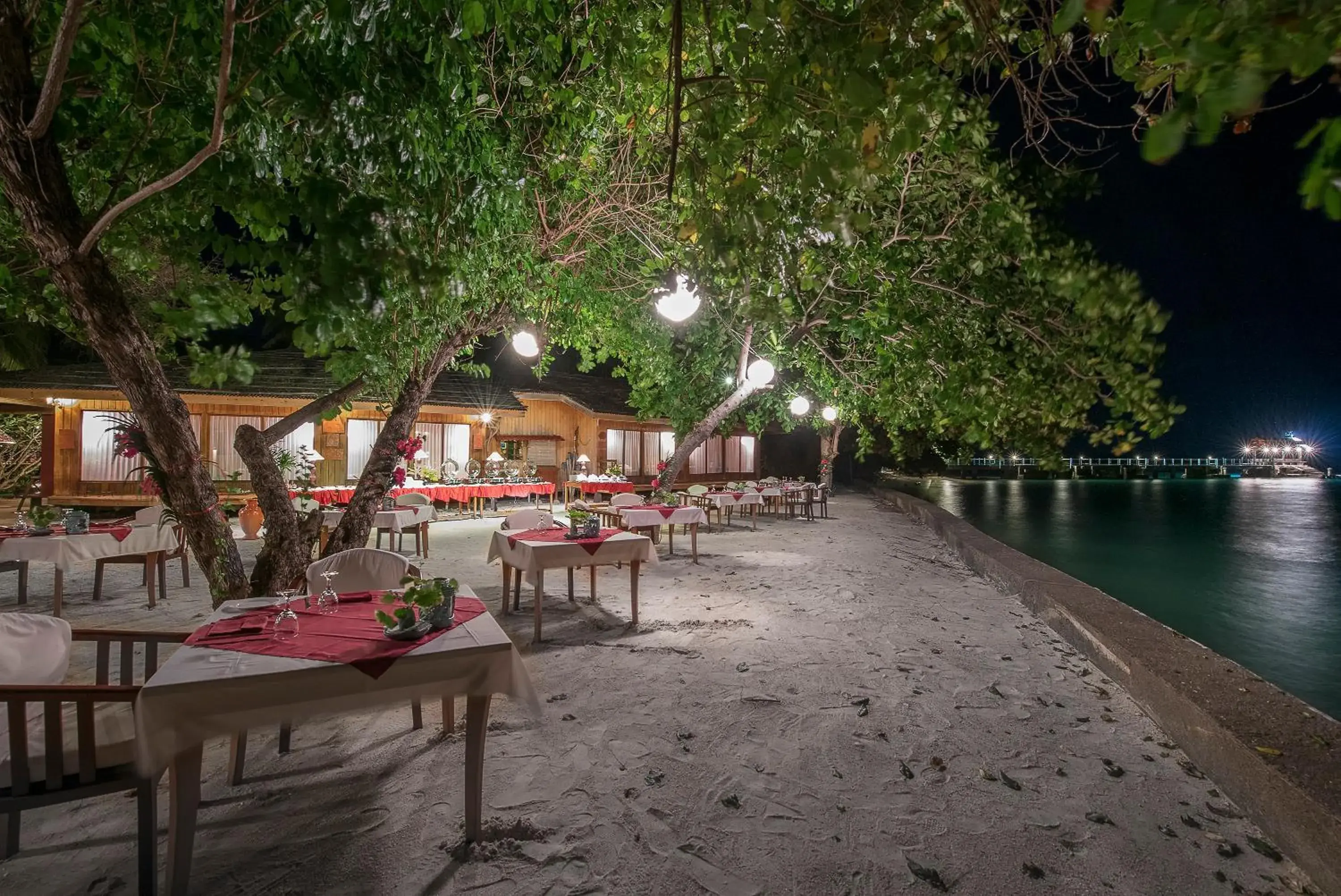 Restaurant/Places to Eat in Gangga Island Resort & Spa