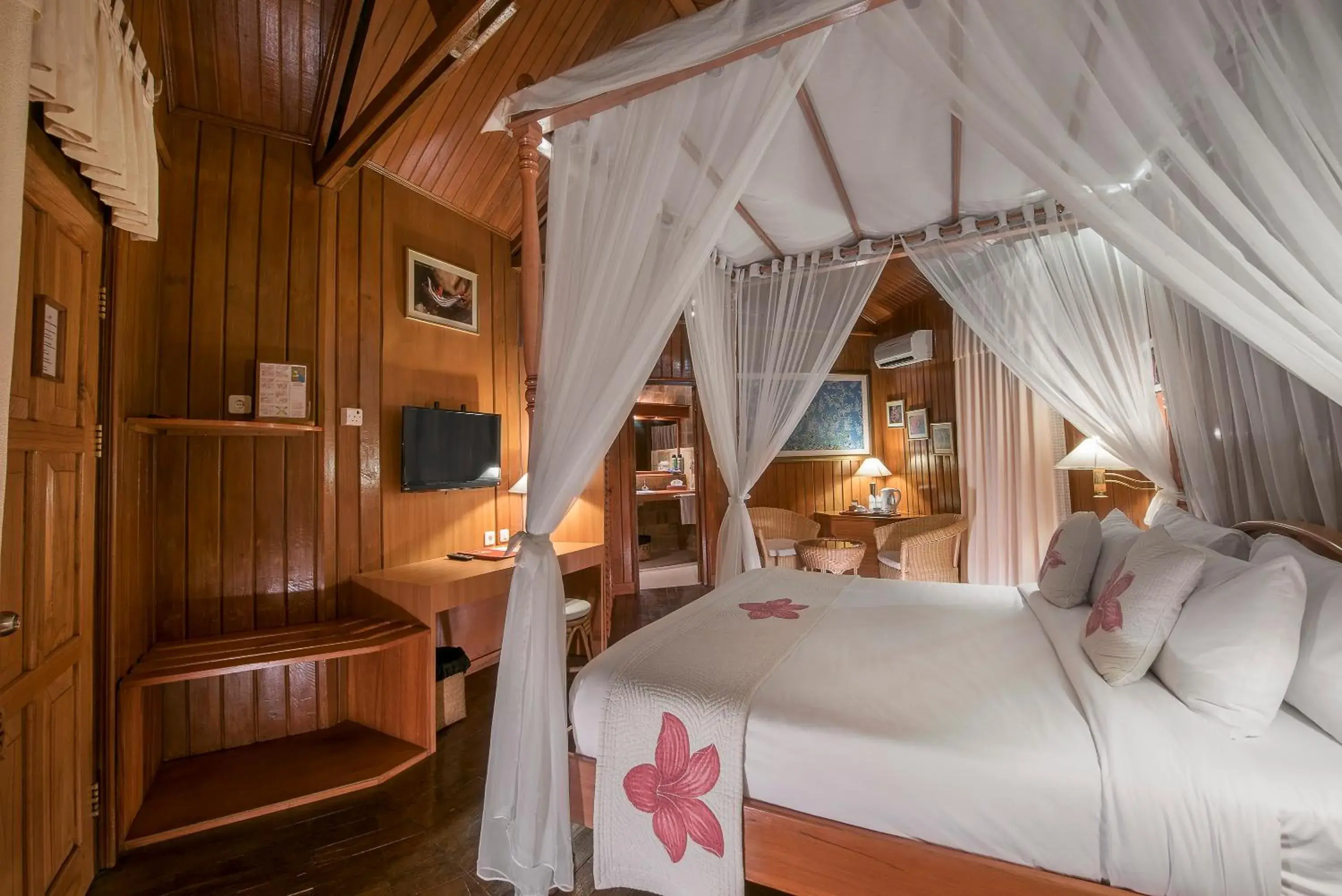 Photo of the whole room, Bed in Gangga Island Resort & Spa