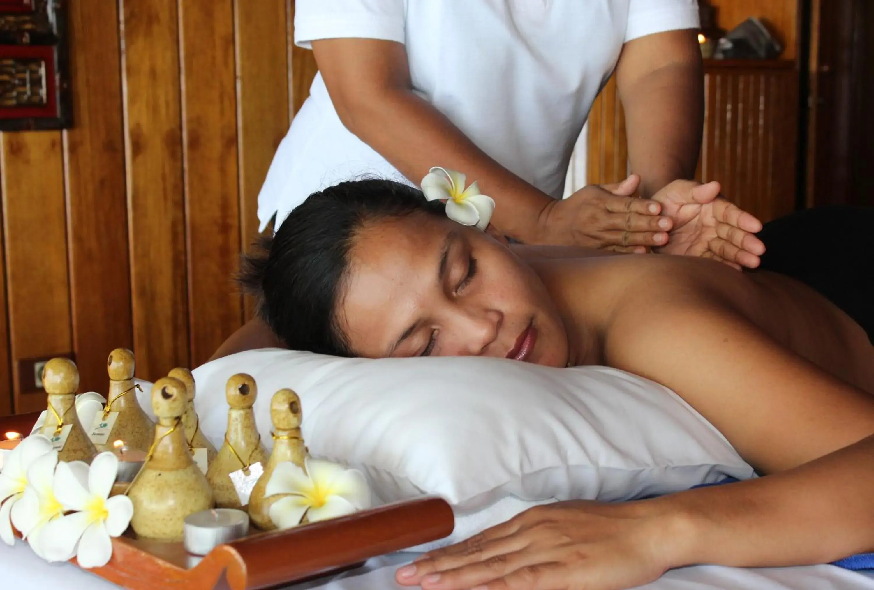 Massage in Gangga Island Resort & Spa