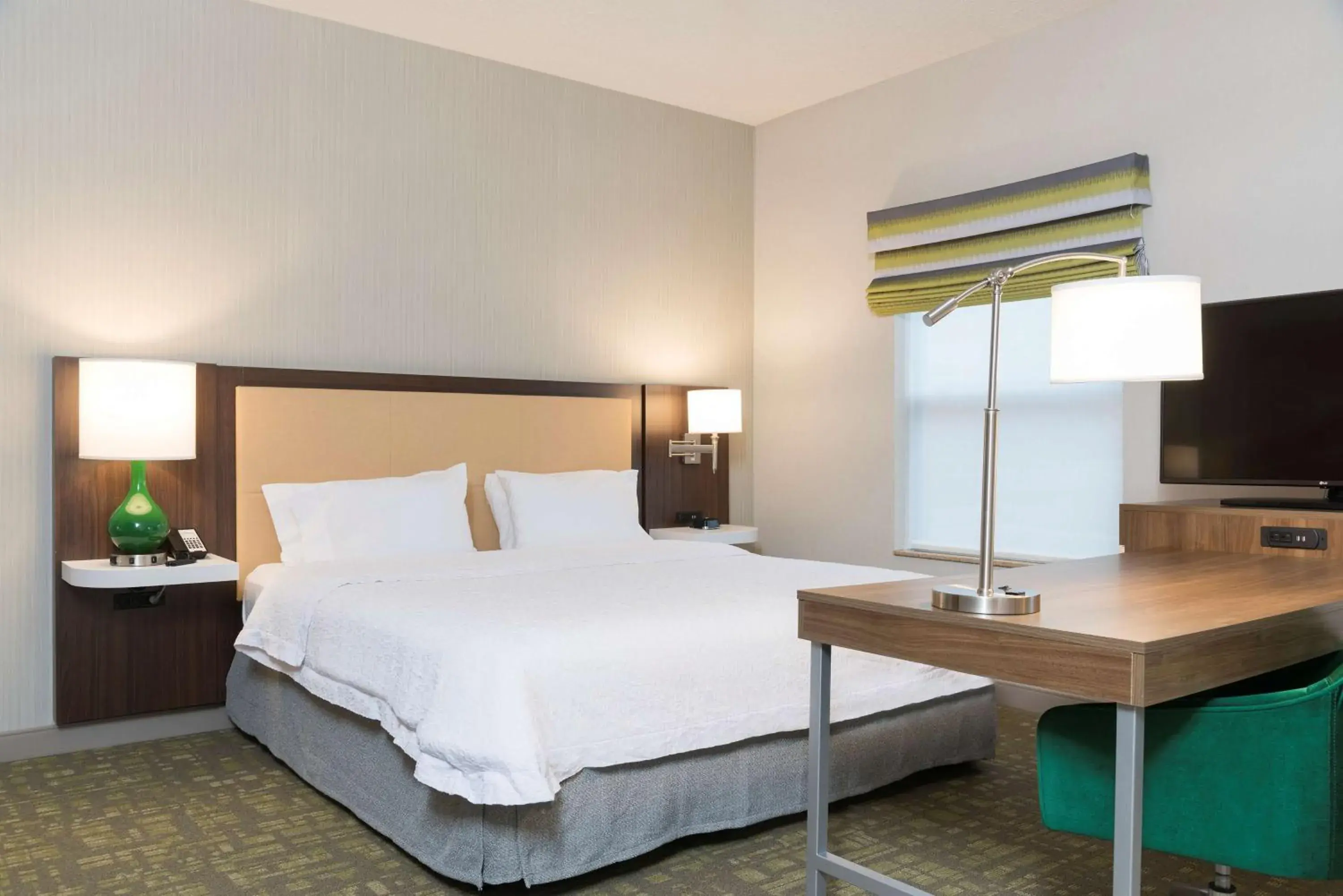 Bedroom, Bed in Hampton Inn & Suites East Lansing Bedroom, Bed in Hampton Inn & Suites East Lansing