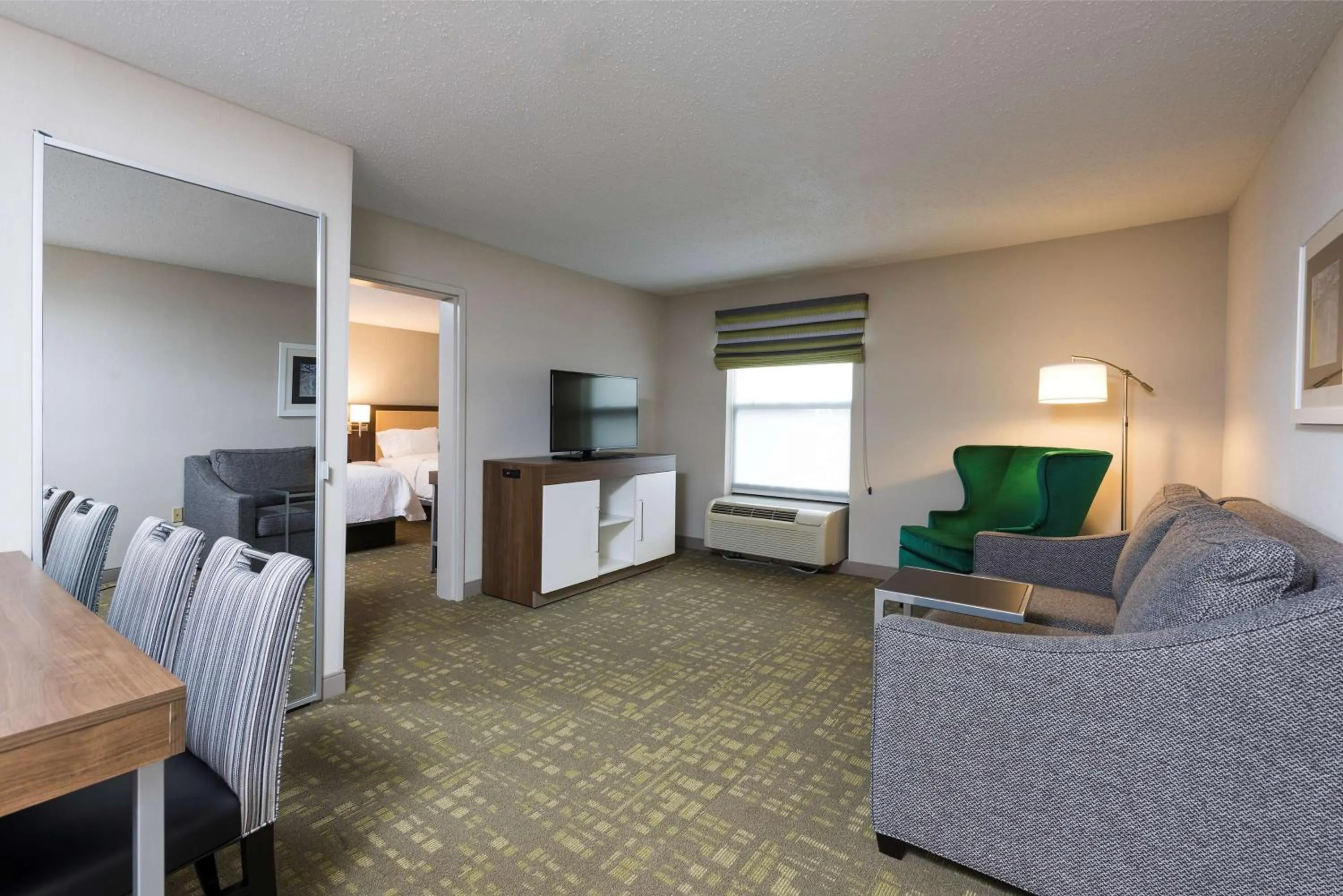Bedroom in Hampton Inn & Suites East Lansing