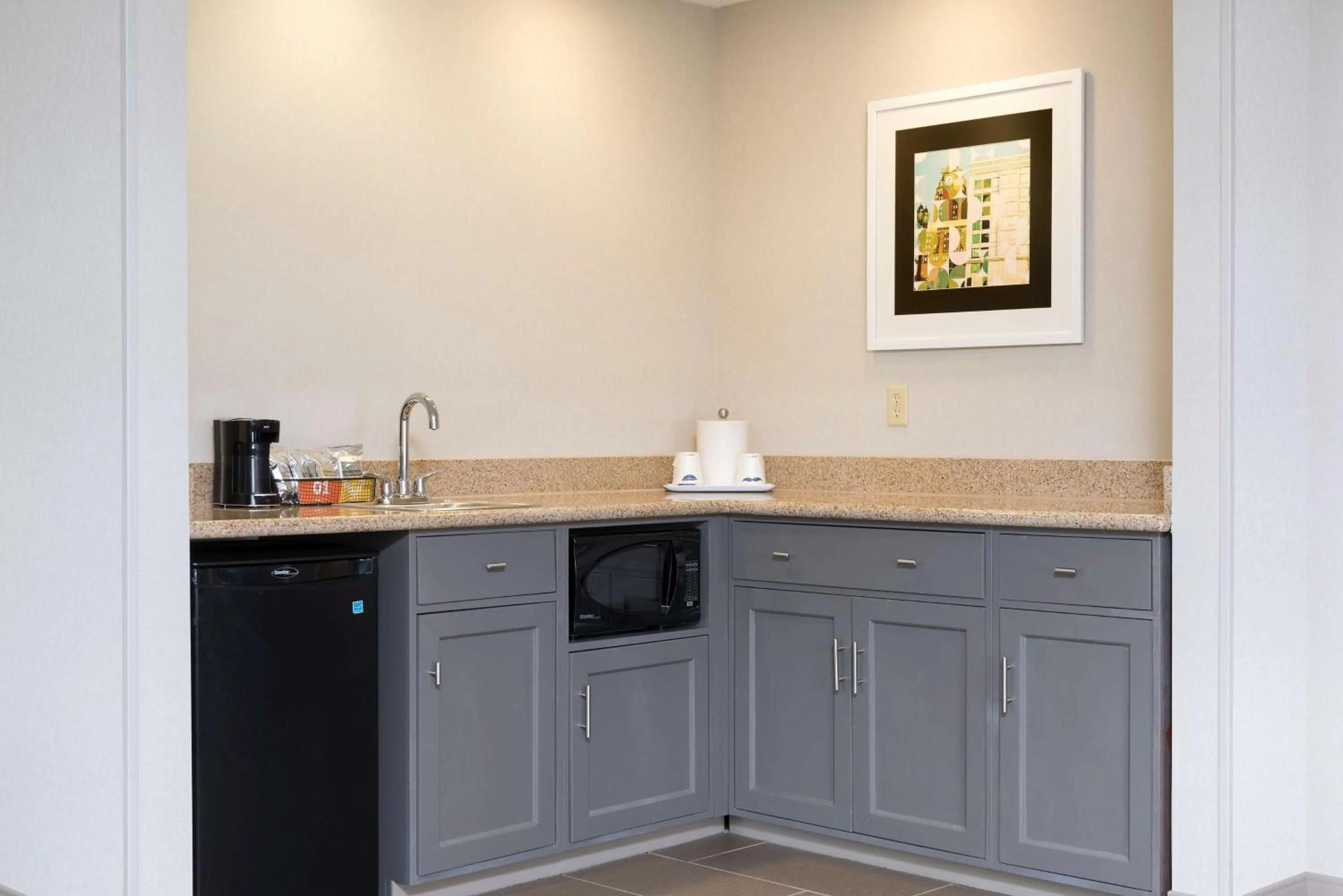 Photo of the whole room in Hampton Inn & Suites East Lansing