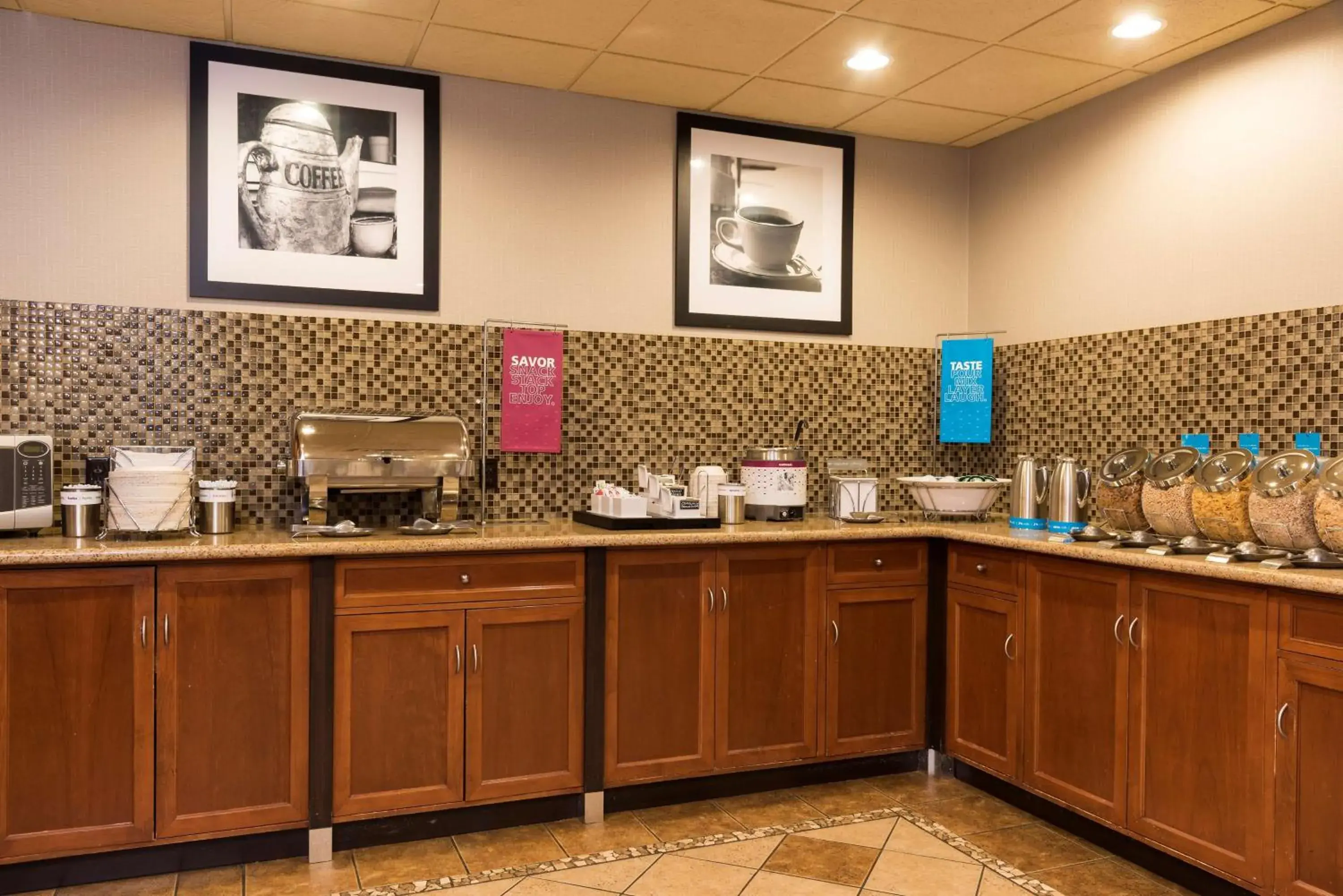 Breakfast in Hampton Inn & Suites East Lansing Breakfast in Hampton Inn & Suites East Lansing