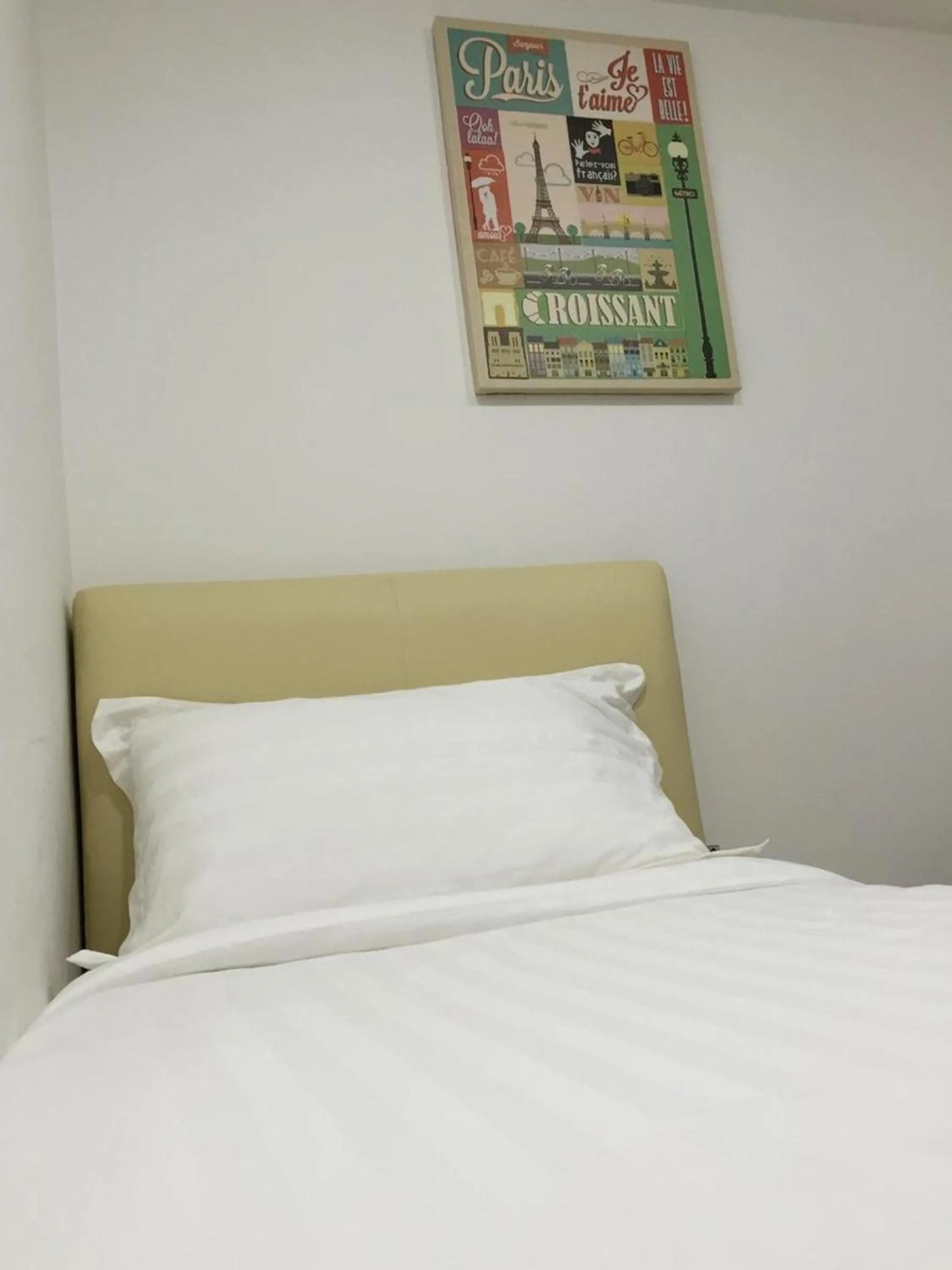 Bed in Ipoh Road Hotel