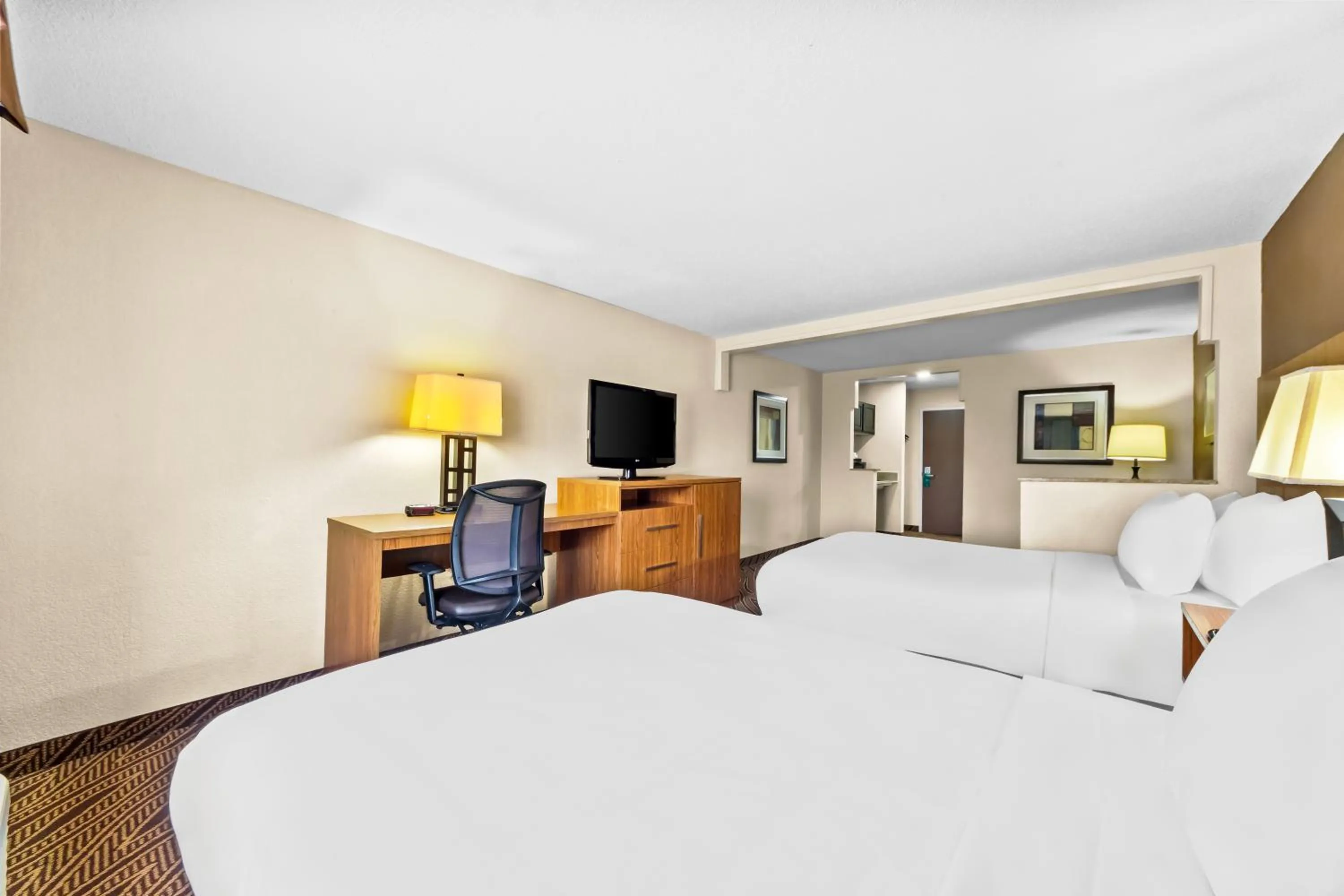 Bed in Quality Inn & Suites San Antonio Airport - Stone Oak