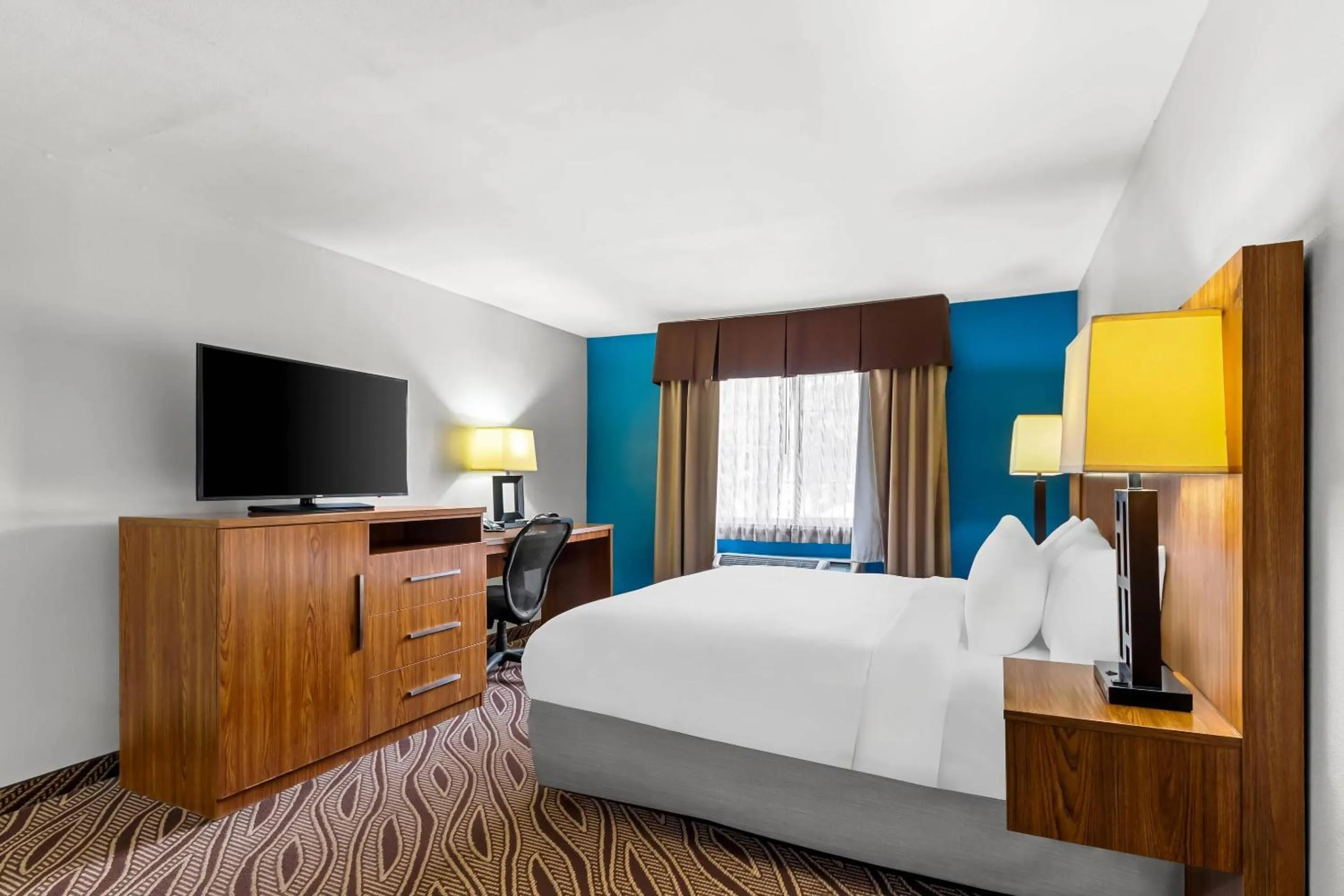 Bedroom, Bed in Quality Inn & Suites San Antonio Airport - Stone Oak