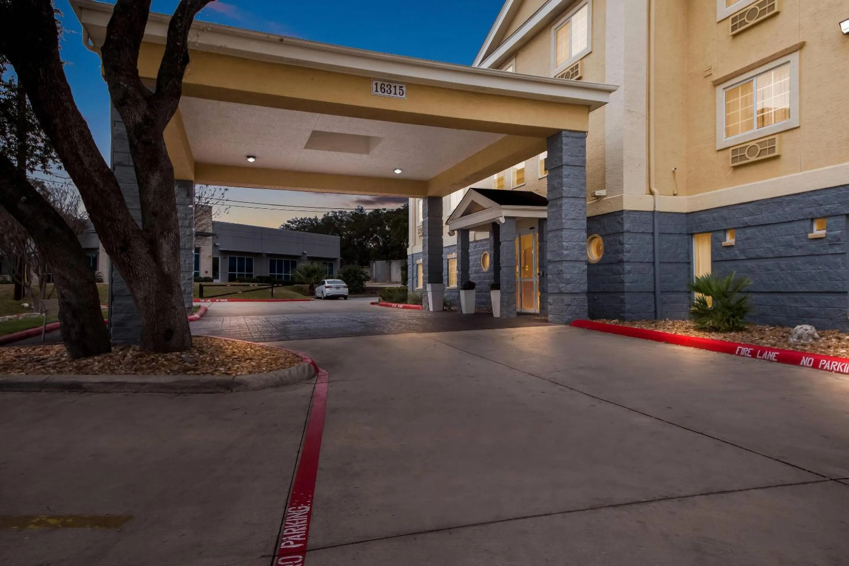 Property building in Quality Inn & Suites San Antonio Airport - Stone Oak