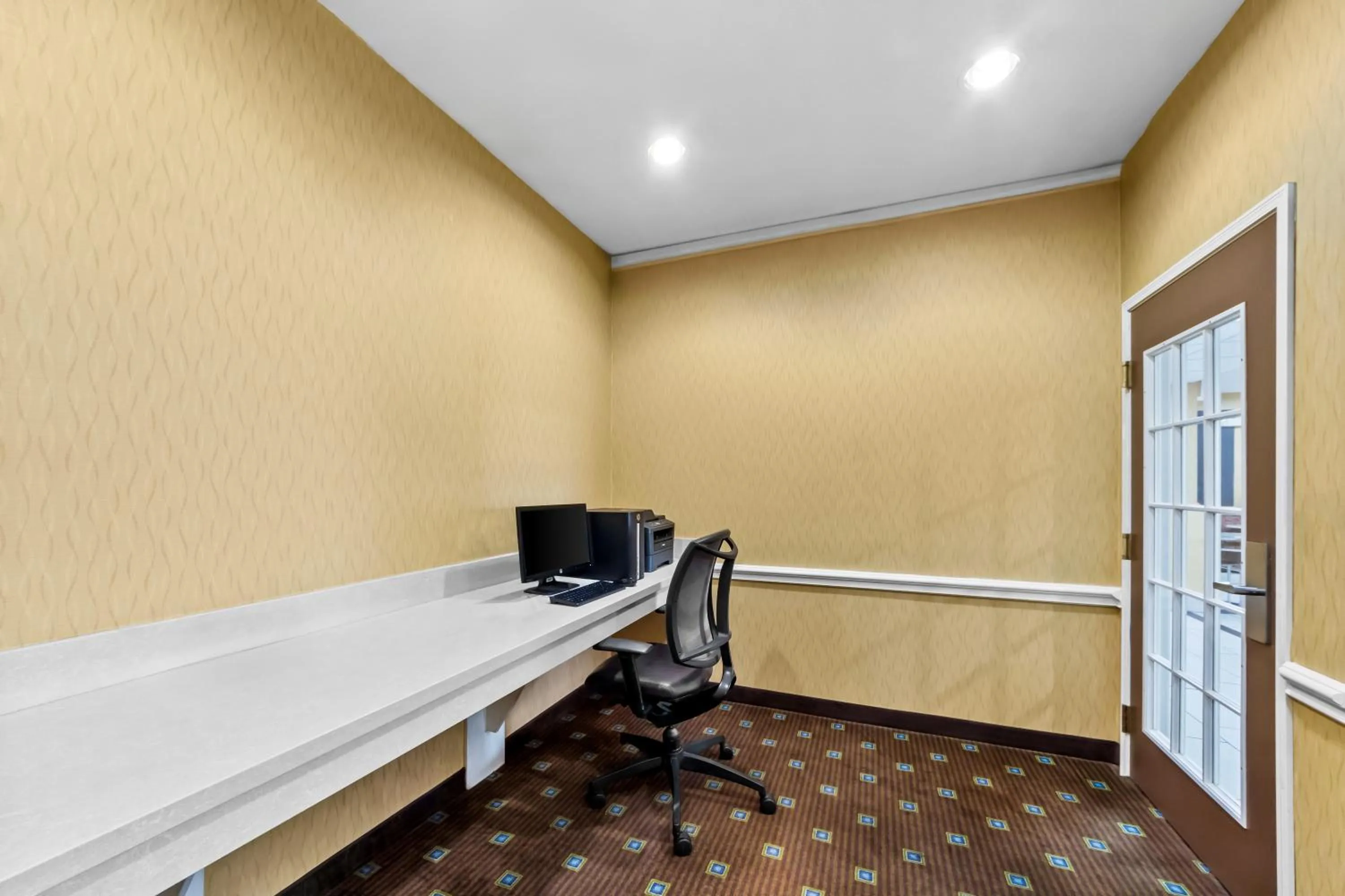 Business facilities in Quality Inn & Suites San Antonio Airport - Stone Oak
