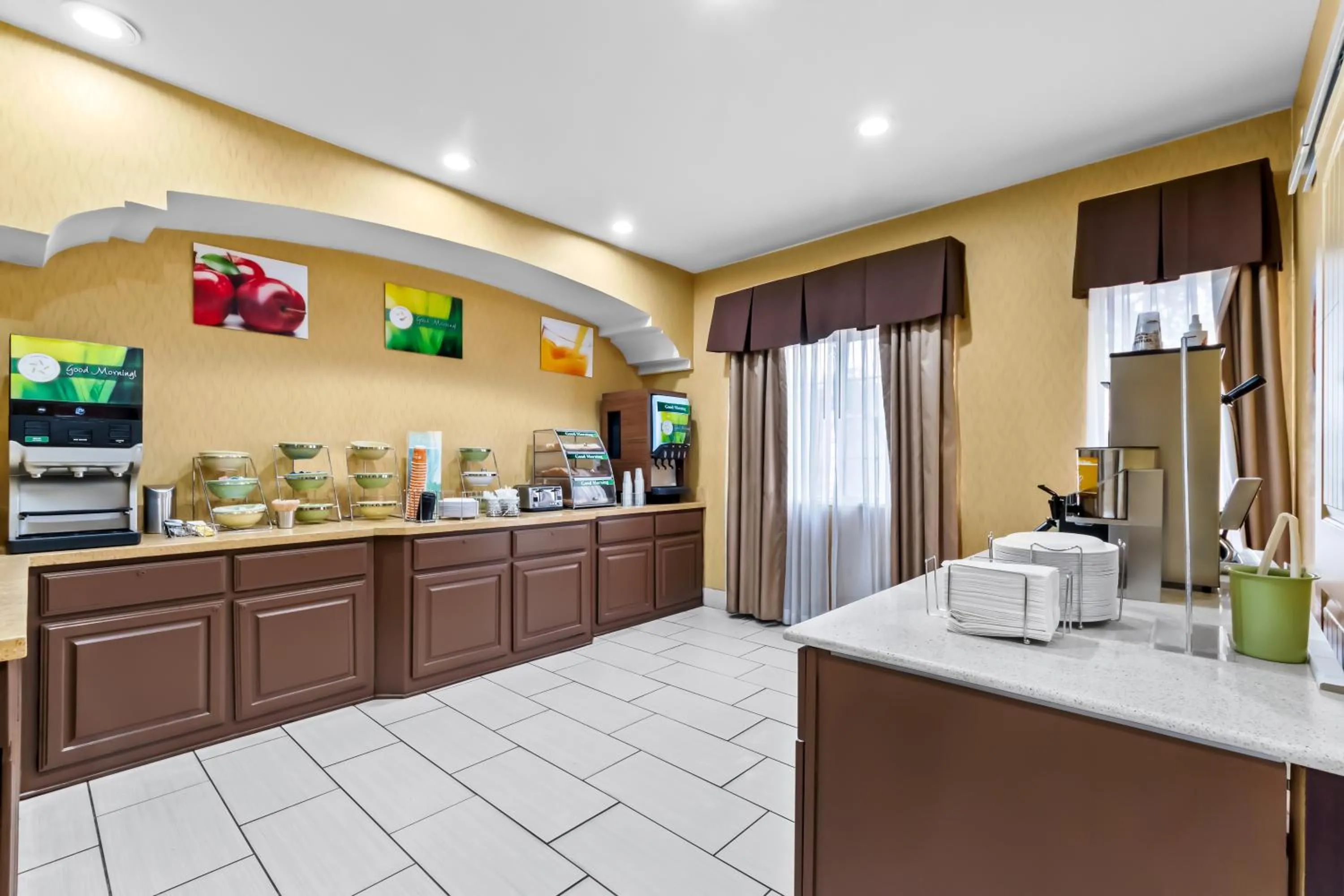 Breakfast in Quality Inn & Suites San Antonio Airport - Stone Oak