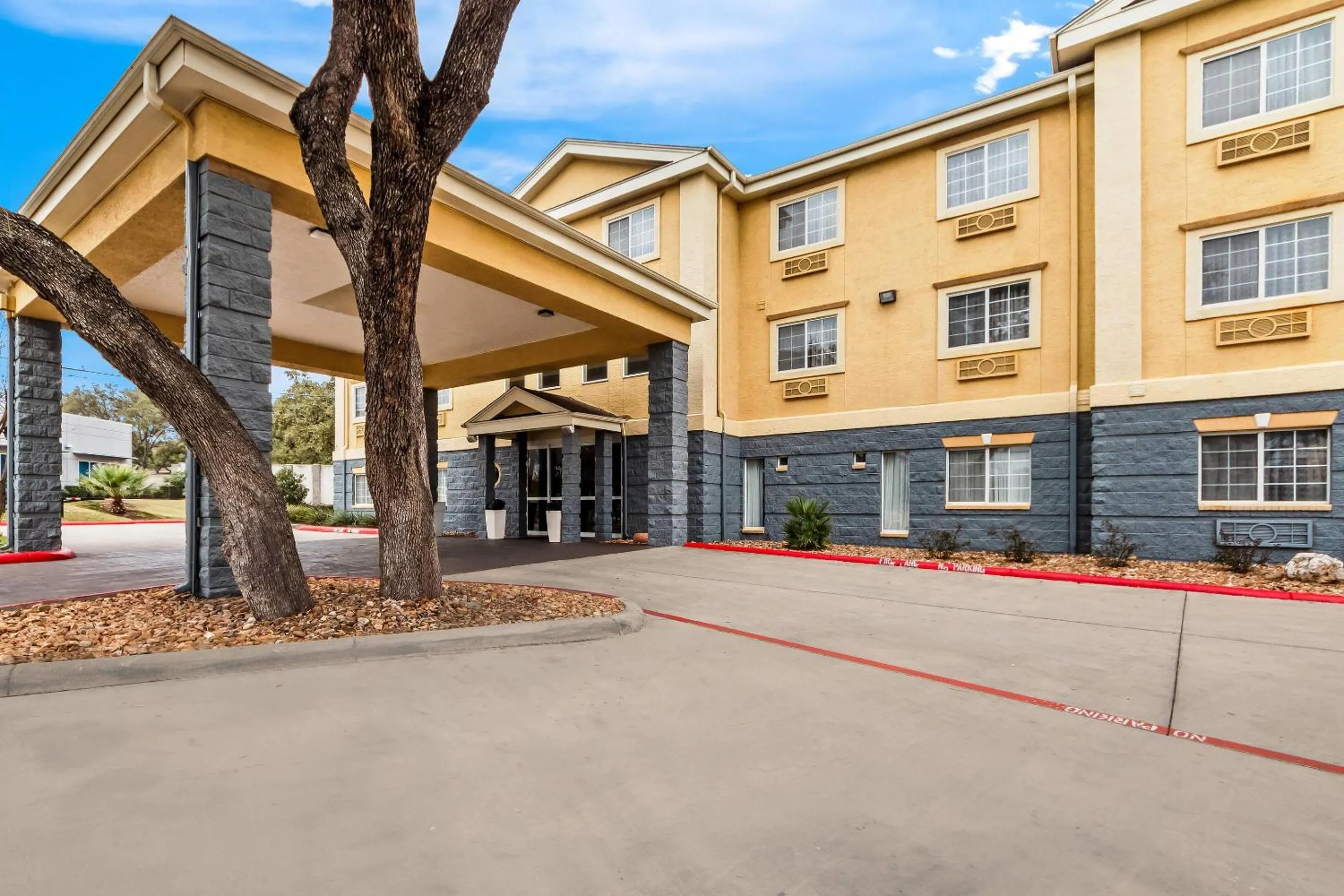 Property building in Quality Inn & Suites San Antonio Airport - Stone Oak