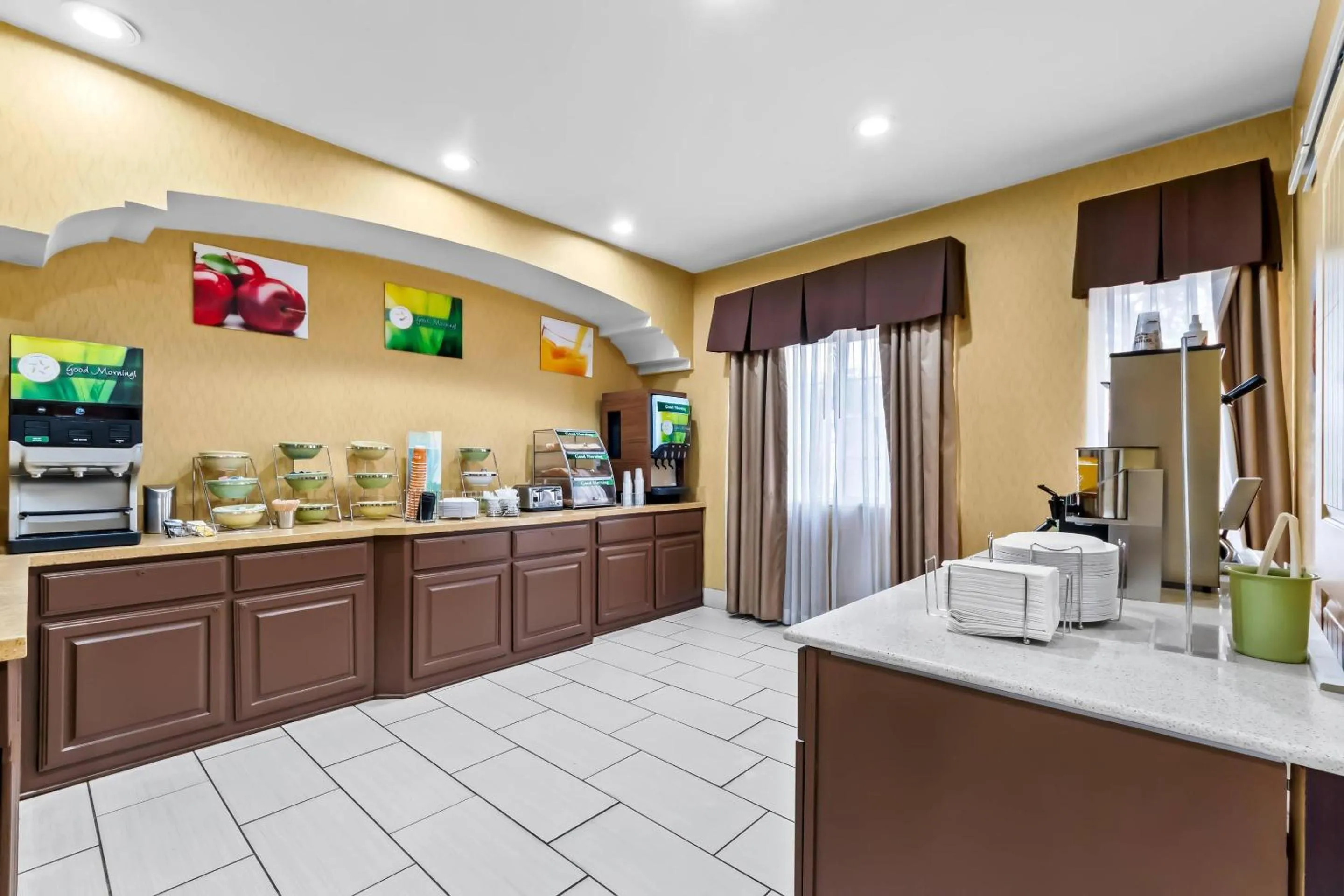 Breakfast in Quality Inn & Suites San Antonio Airport - Stone Oak