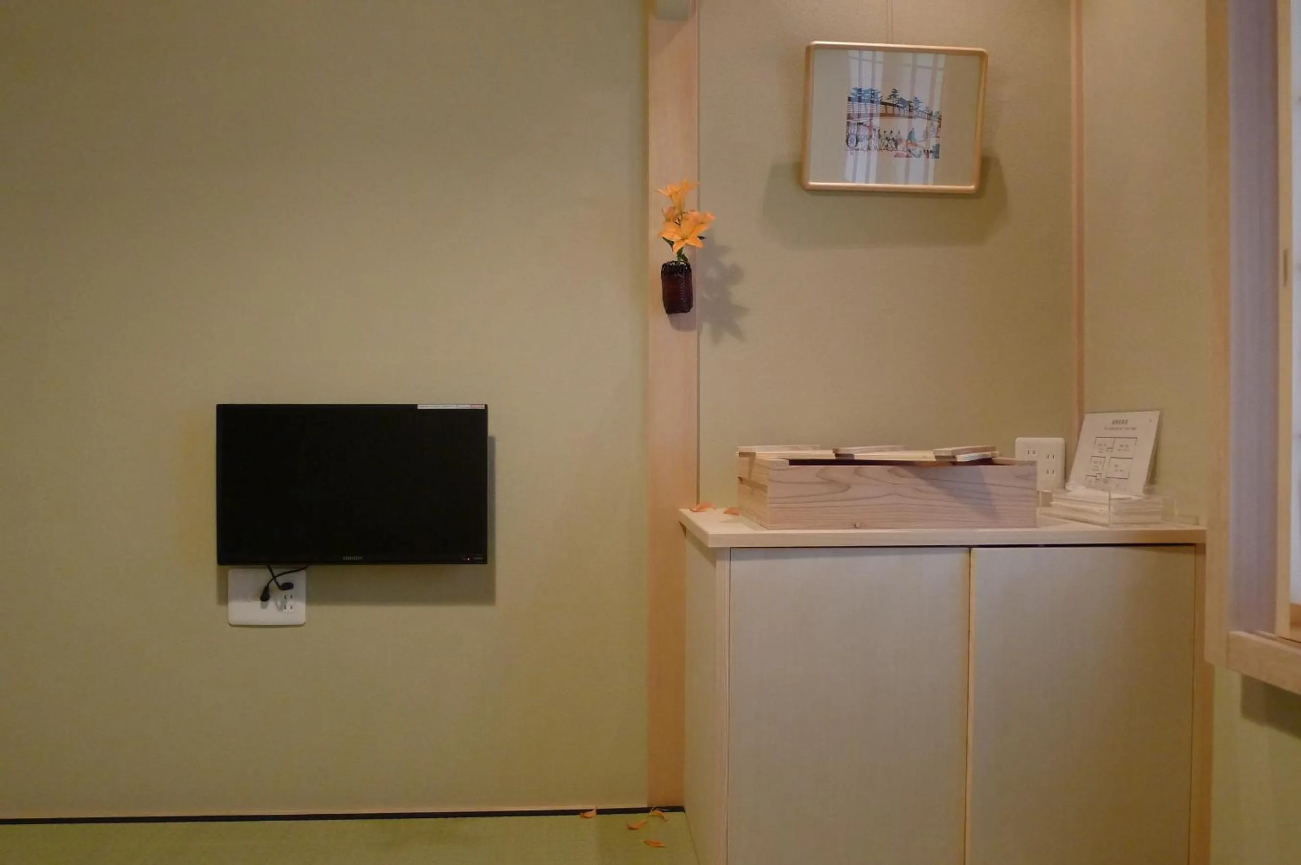 Photo of the whole room in Luck You Kyoto