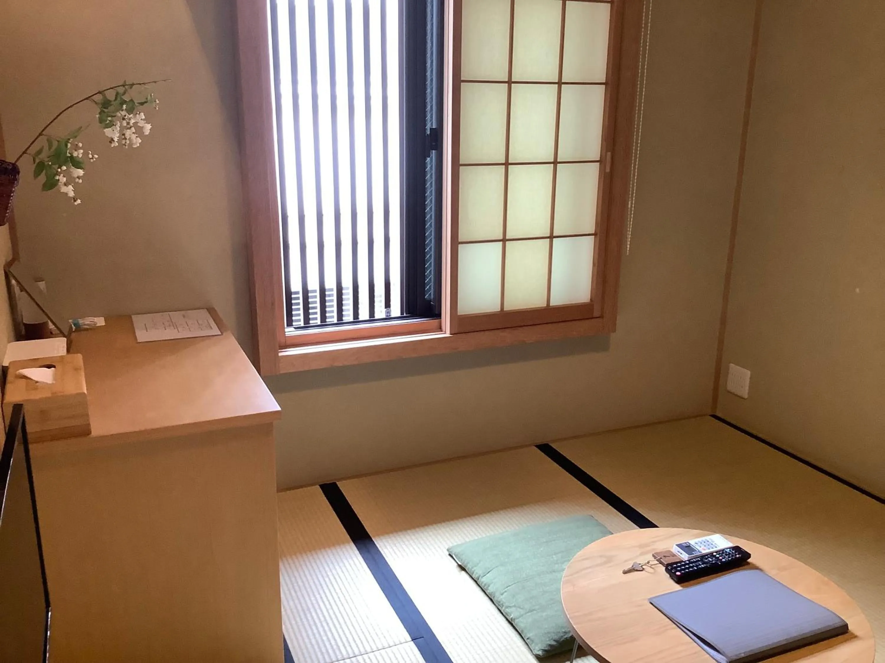 Photo of the whole room in Luck You Kyoto