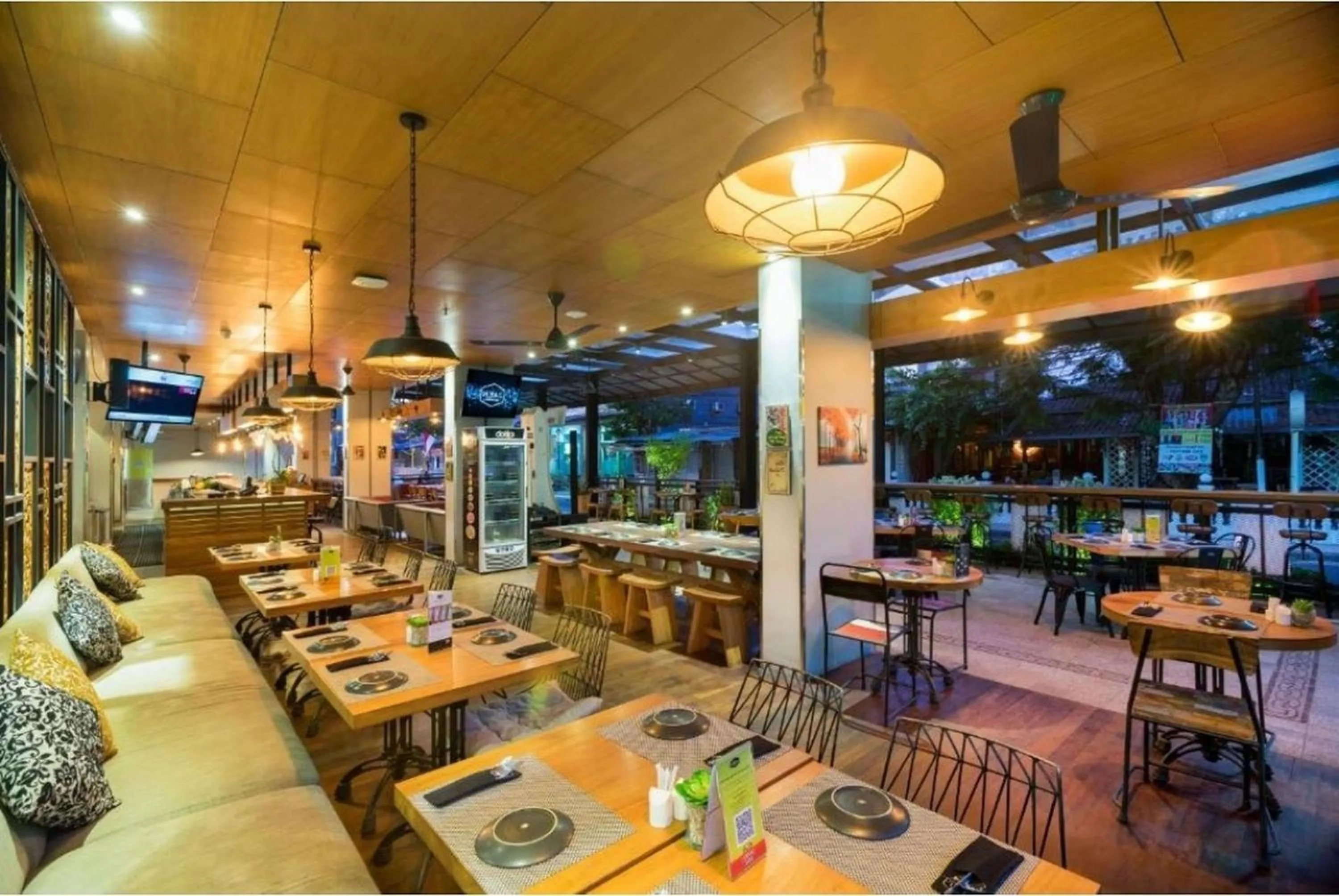 Restaurant/places to eat in Palette Legian Beach