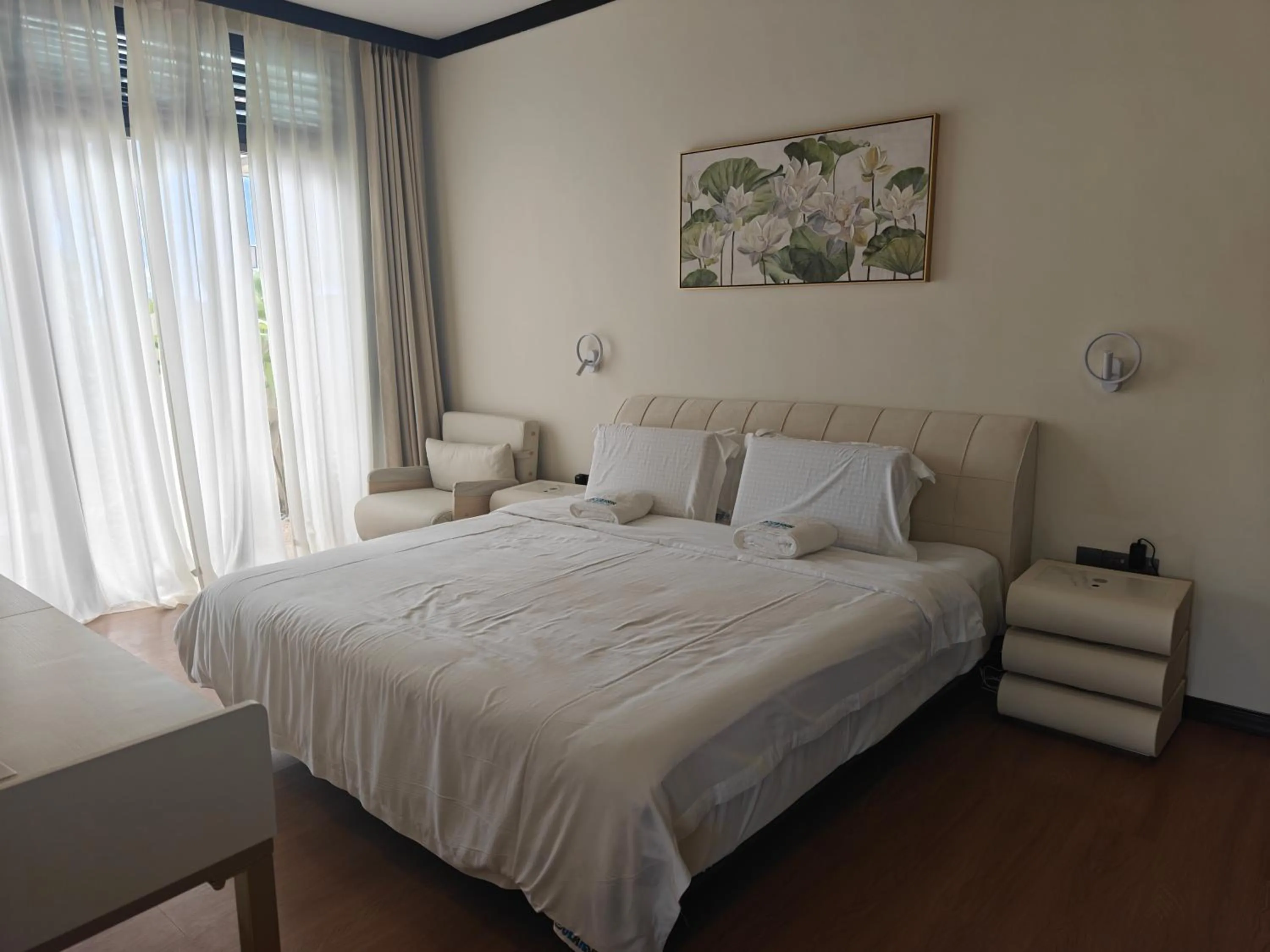 Bed in Sabah Beach Villas & Suites