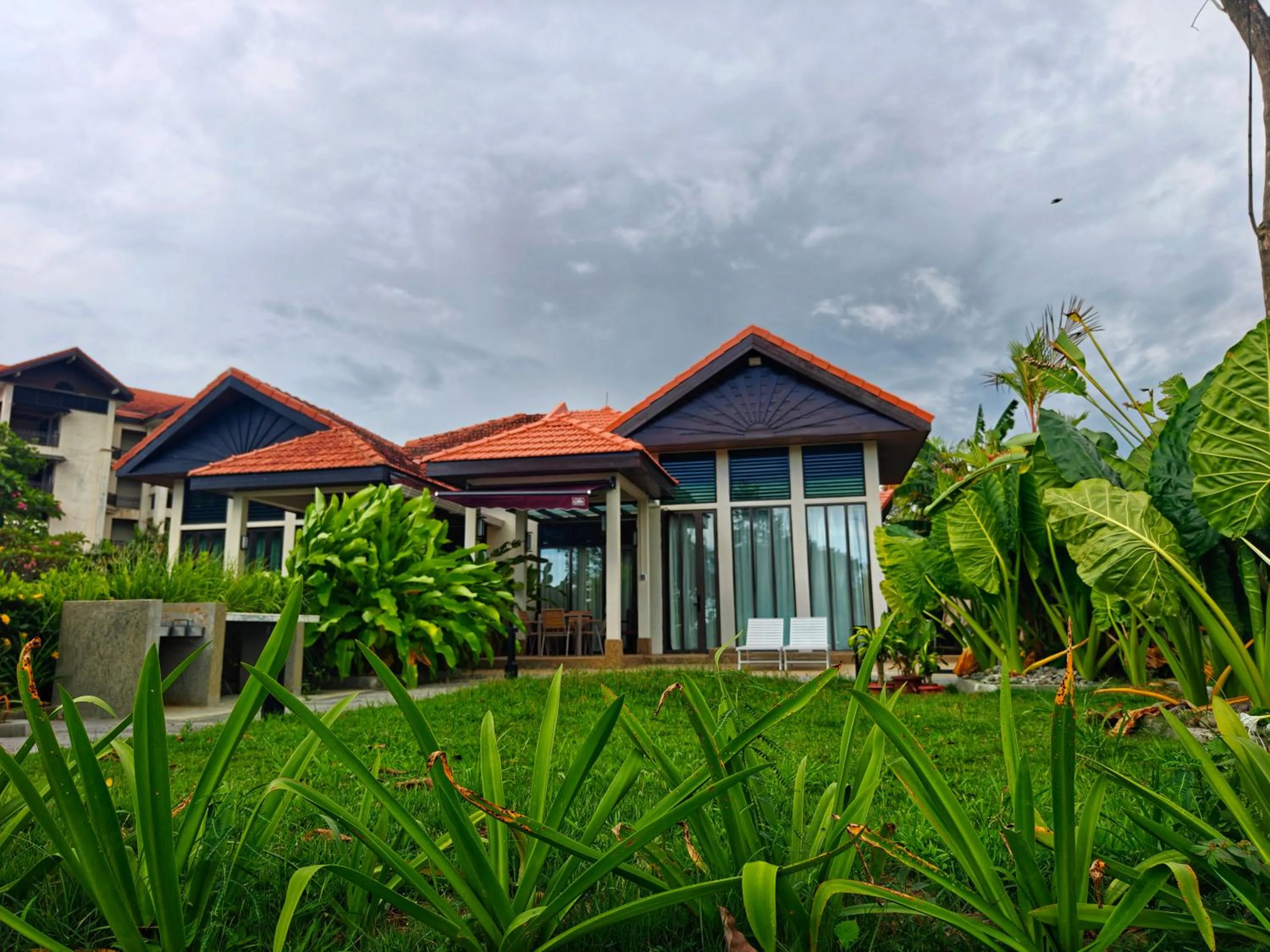 Sabah Beach Villas & Suites