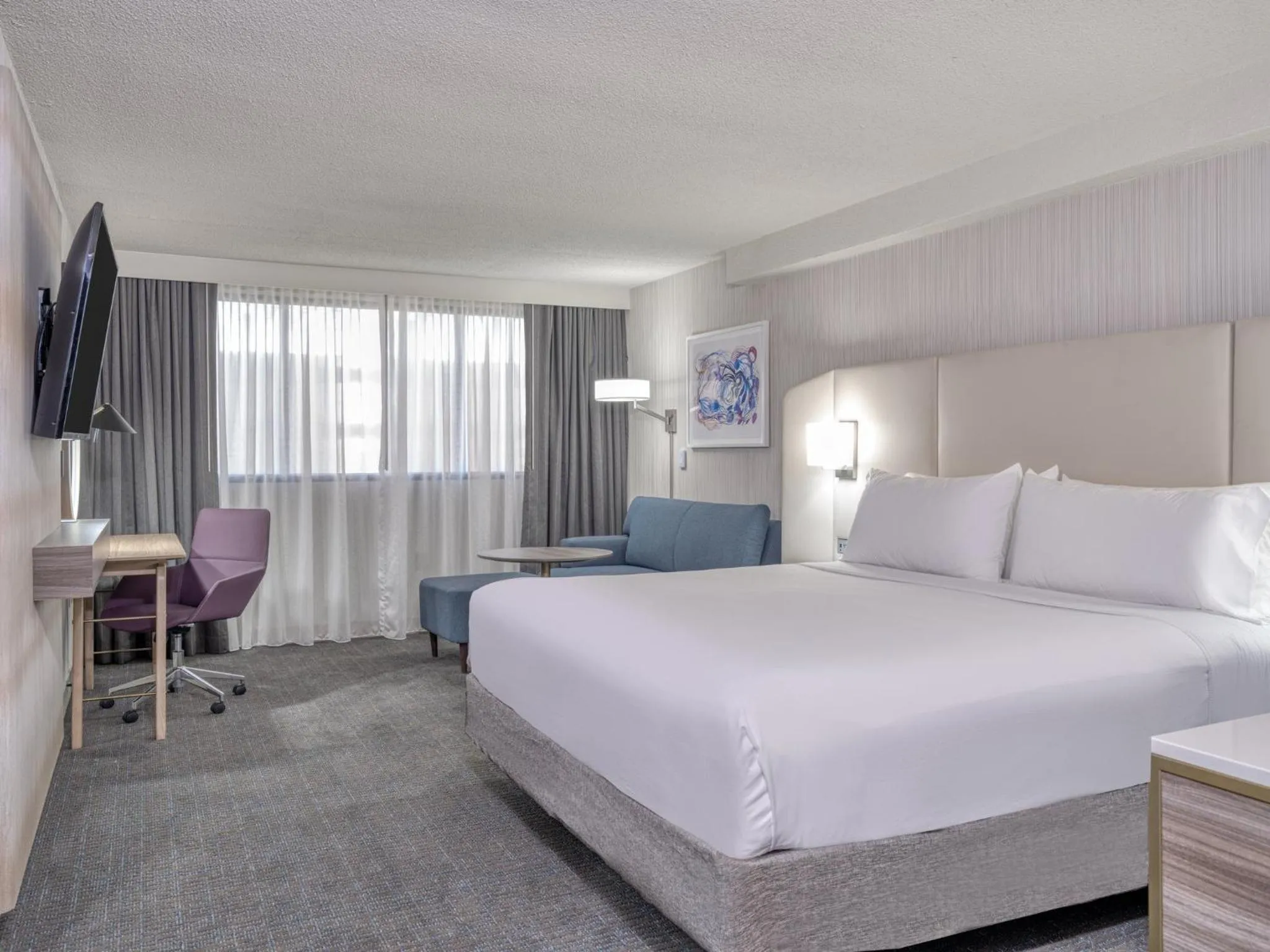 Photo of the whole room, Bed in Crowne Plaza Indianapolis-Airport by IHG