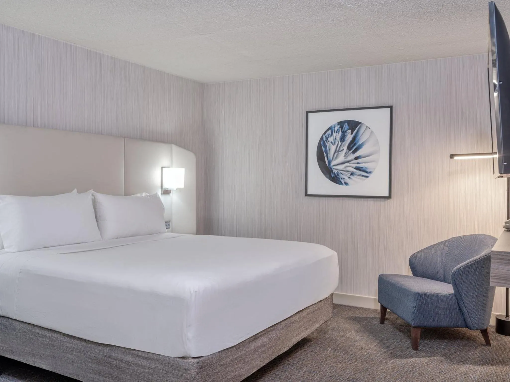 Photo of the whole room, Bed in Crowne Plaza Indianapolis-Airport by IHG