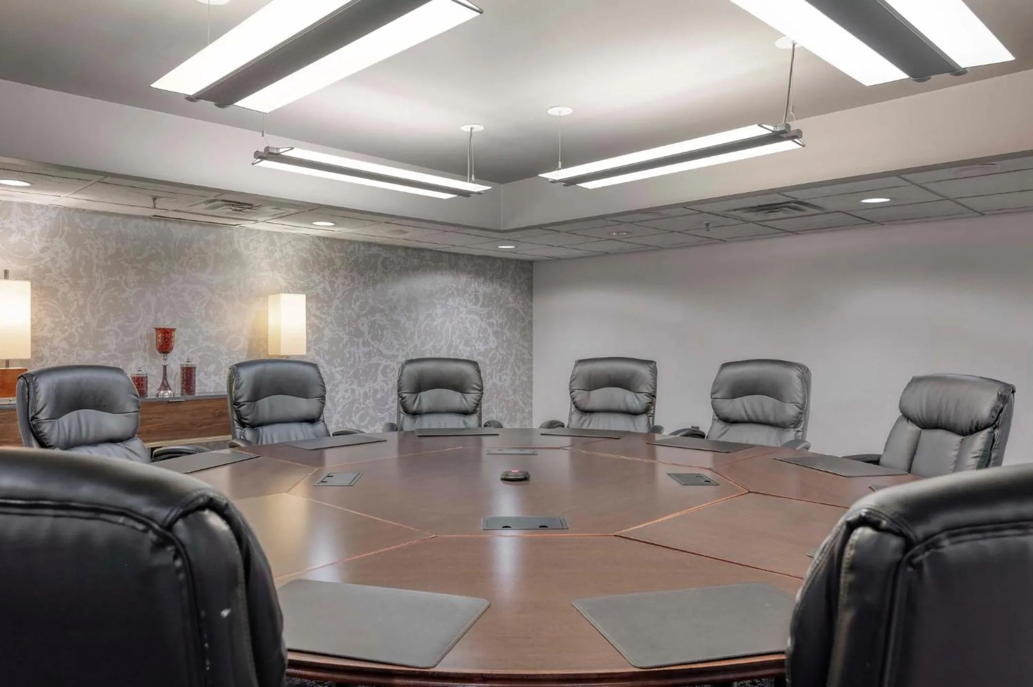 Meeting/conference room in Crowne Plaza Indianapolis-Airport by IHG