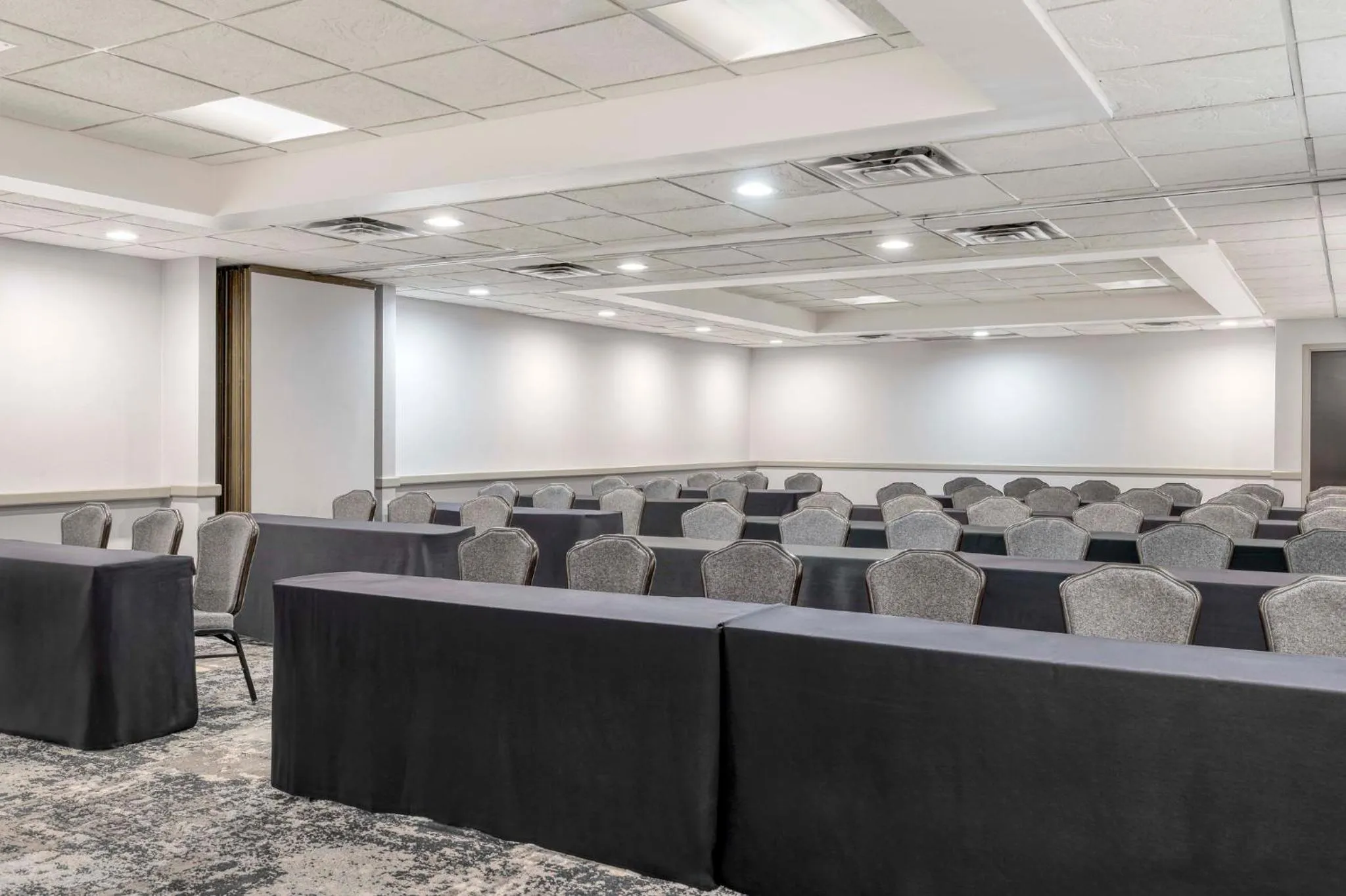 Meeting/conference room in Crowne Plaza Indianapolis-Airport by IHG
