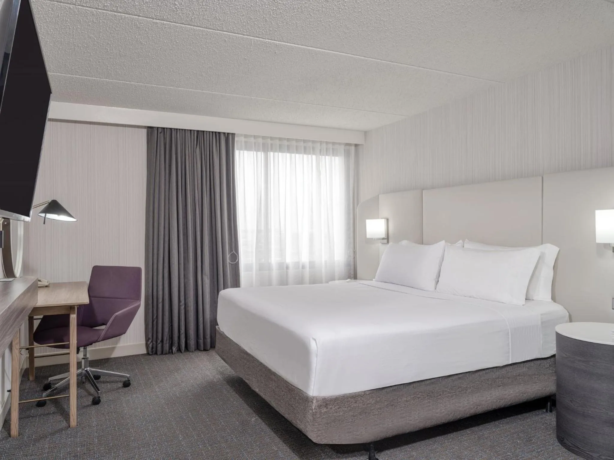 Photo of the whole room, Bed in Crowne Plaza Indianapolis-Airport by IHG