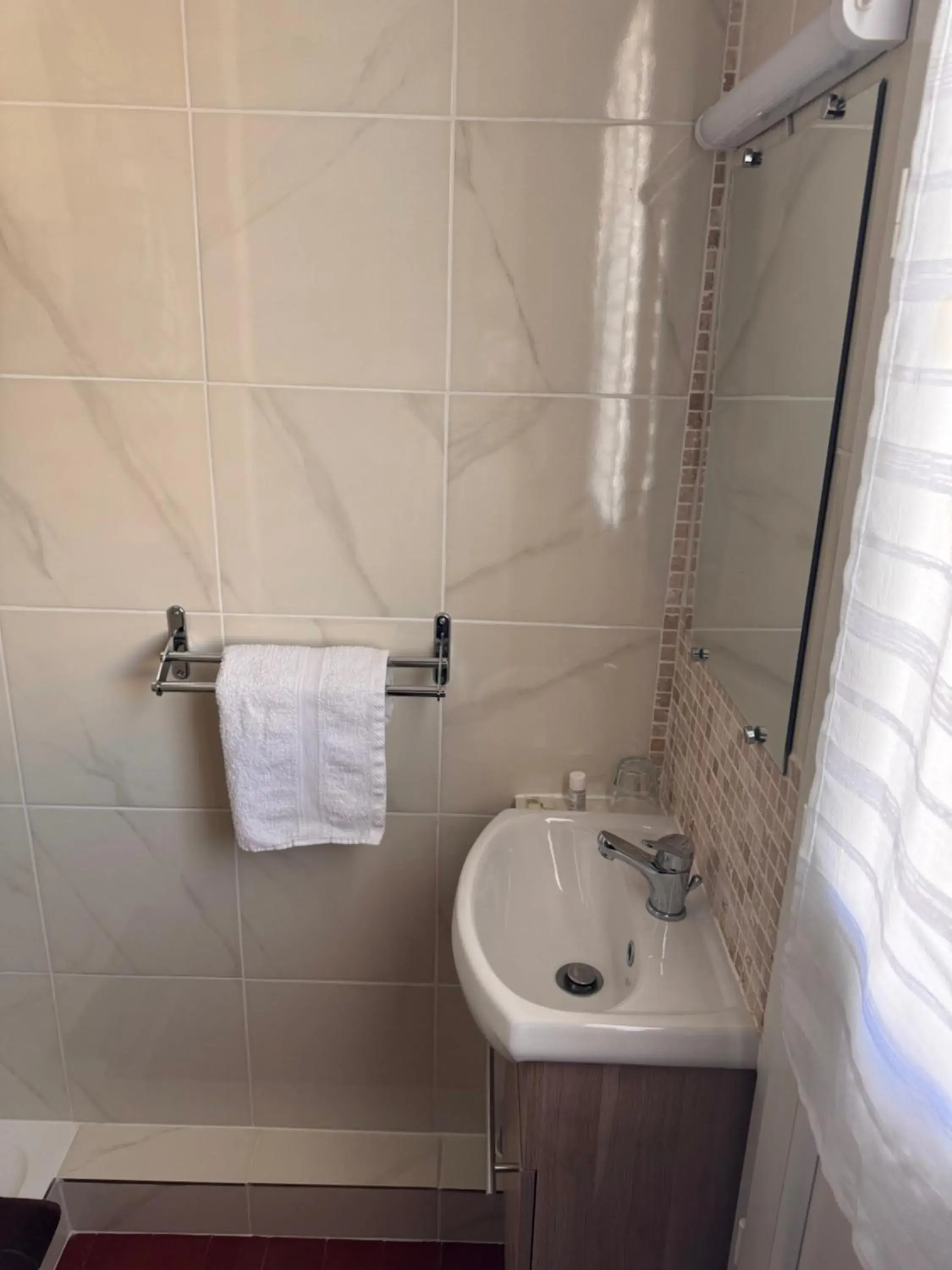 Single Room with Shared Toilet in Le Chemin Neuf Single Room with Shared Toilet in Le Chemin Neuf