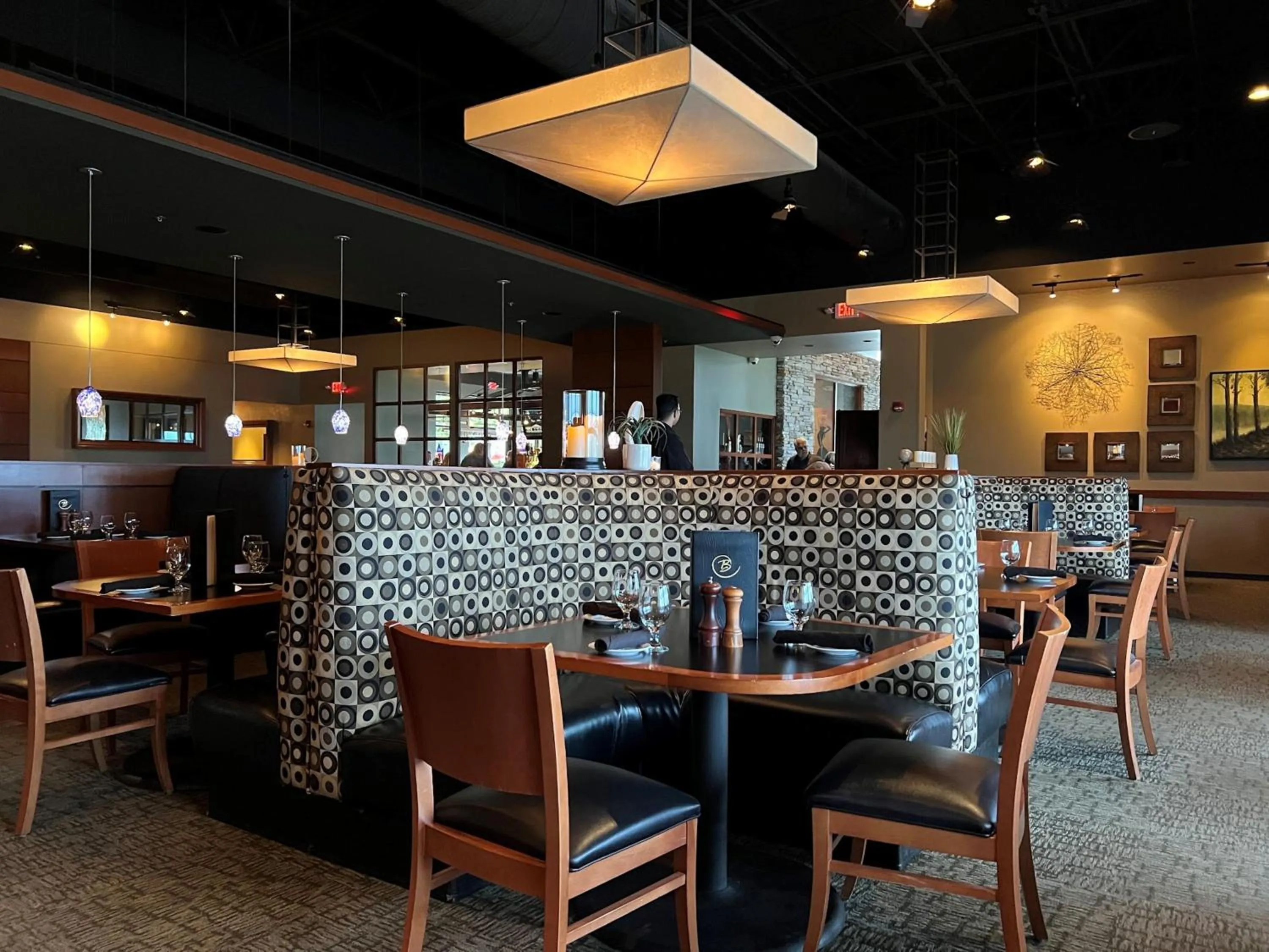 Restaurant/places to eat in Holiday Inn Hotel & Suites Bloomington Airport by IHG