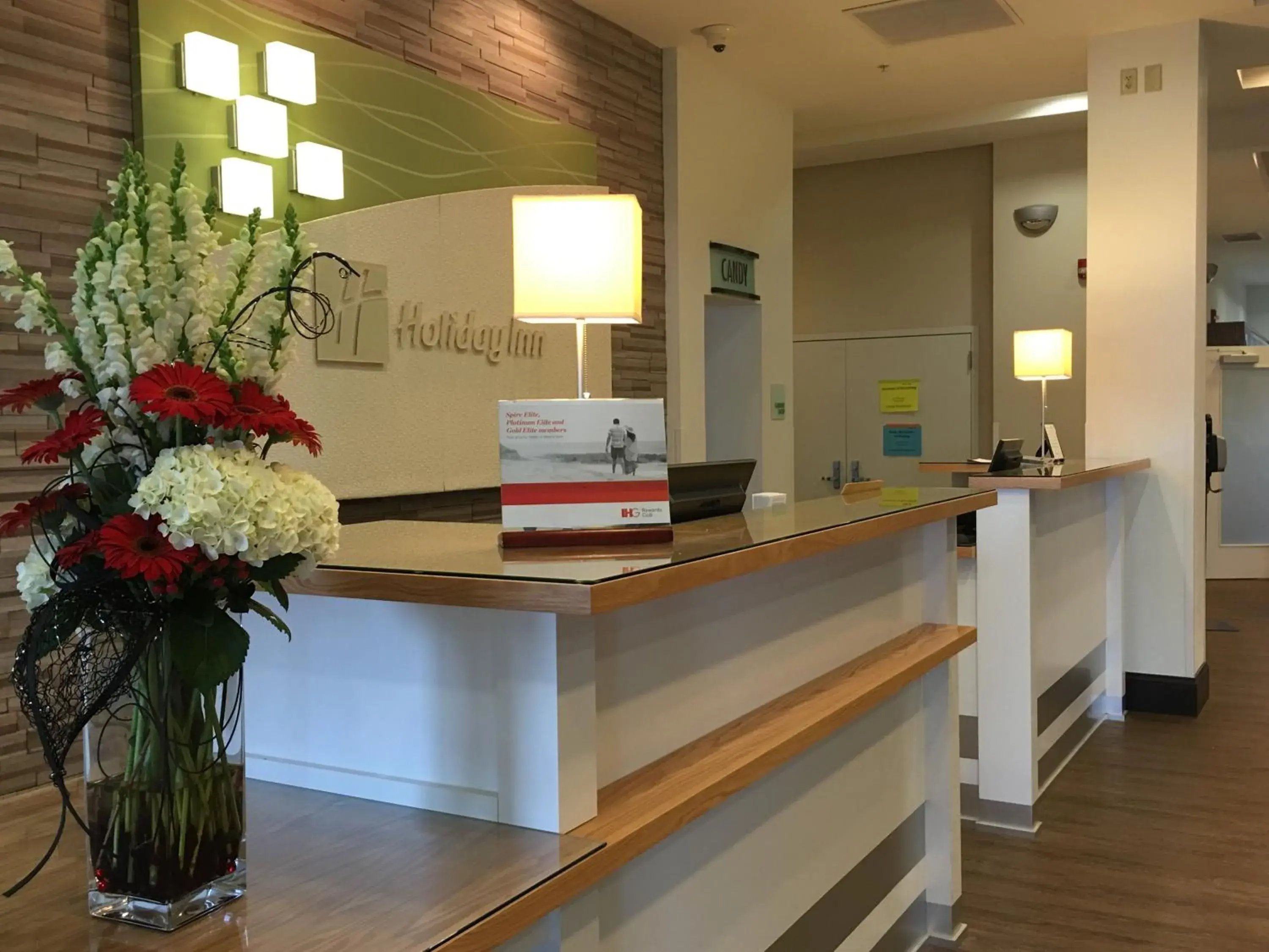 Property building in Holiday Inn Hotel & Suites Bloomington Airport by IHG Property building in Holiday Inn Hotel & Suites Bloomington Airport by IHG