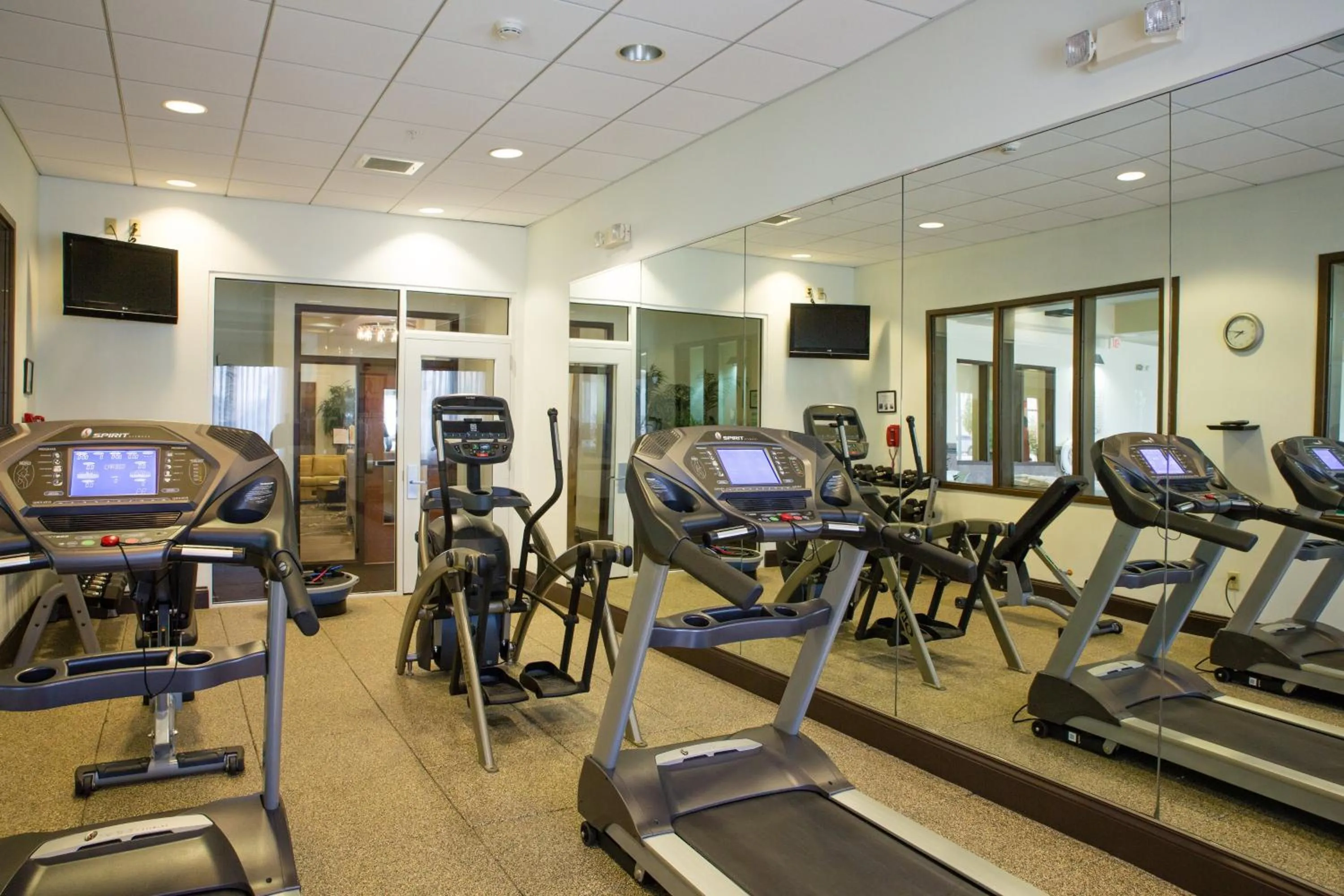 Fitness centre/facilities in Holiday Inn Hotel & Suites Bloomington Airport by IHG